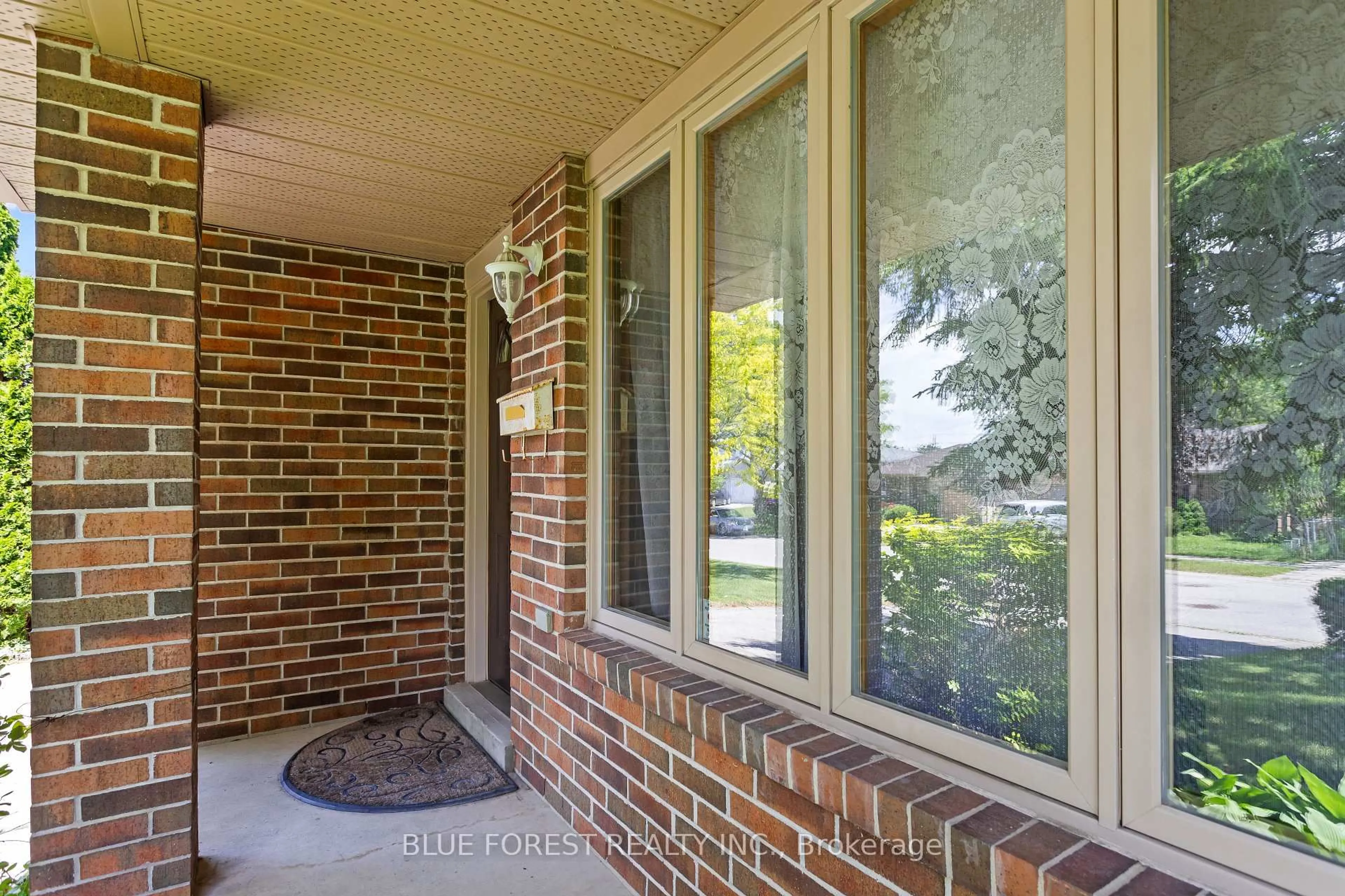 Home with brick exterior material, water/lake/river/ocean view for 30 Gerald Cres, London South Ontario N5Z 5A4