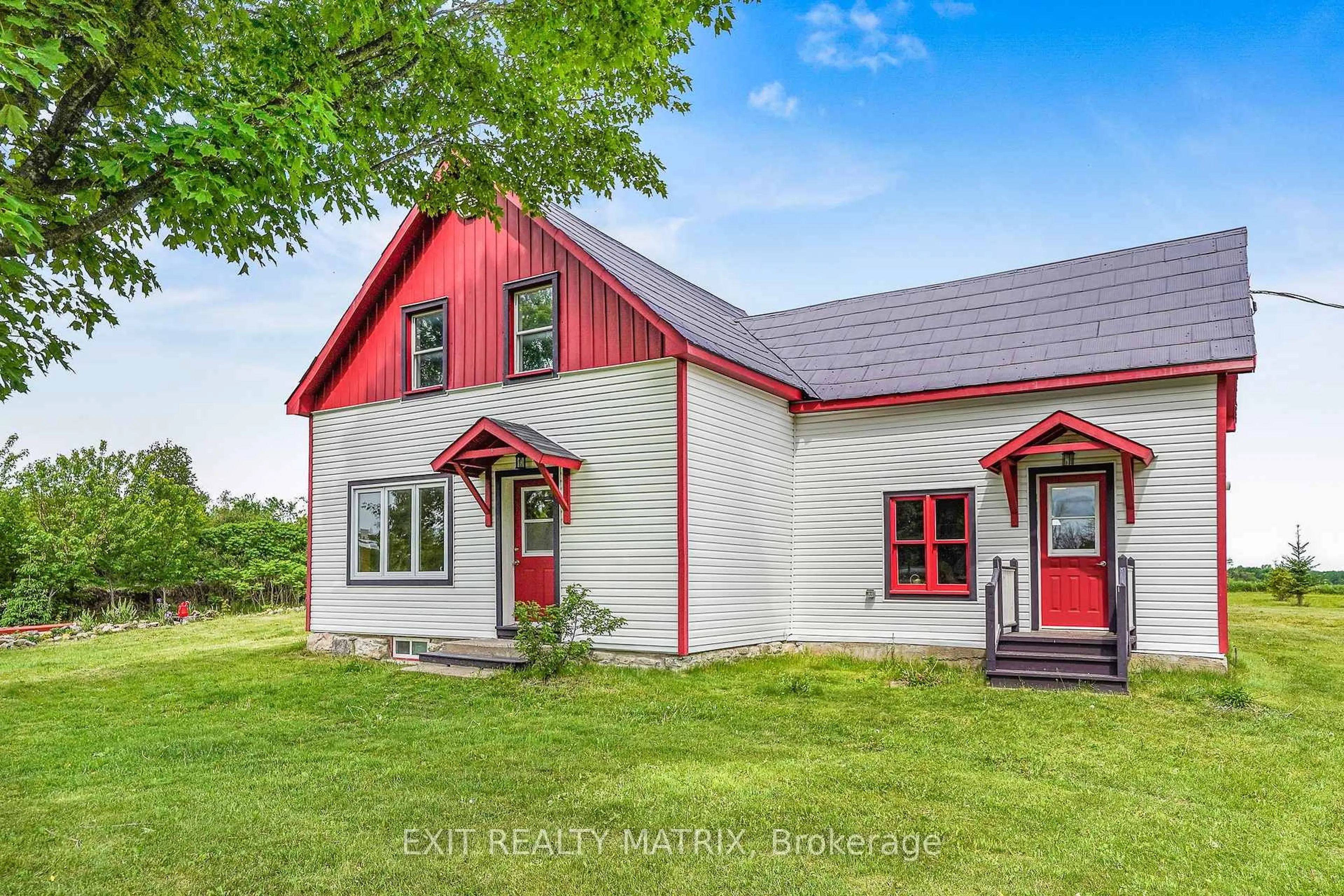 Home with vinyl exterior material, building for 20803 Concession 8 Rd, South Glengarry Ontario K0C 1L0