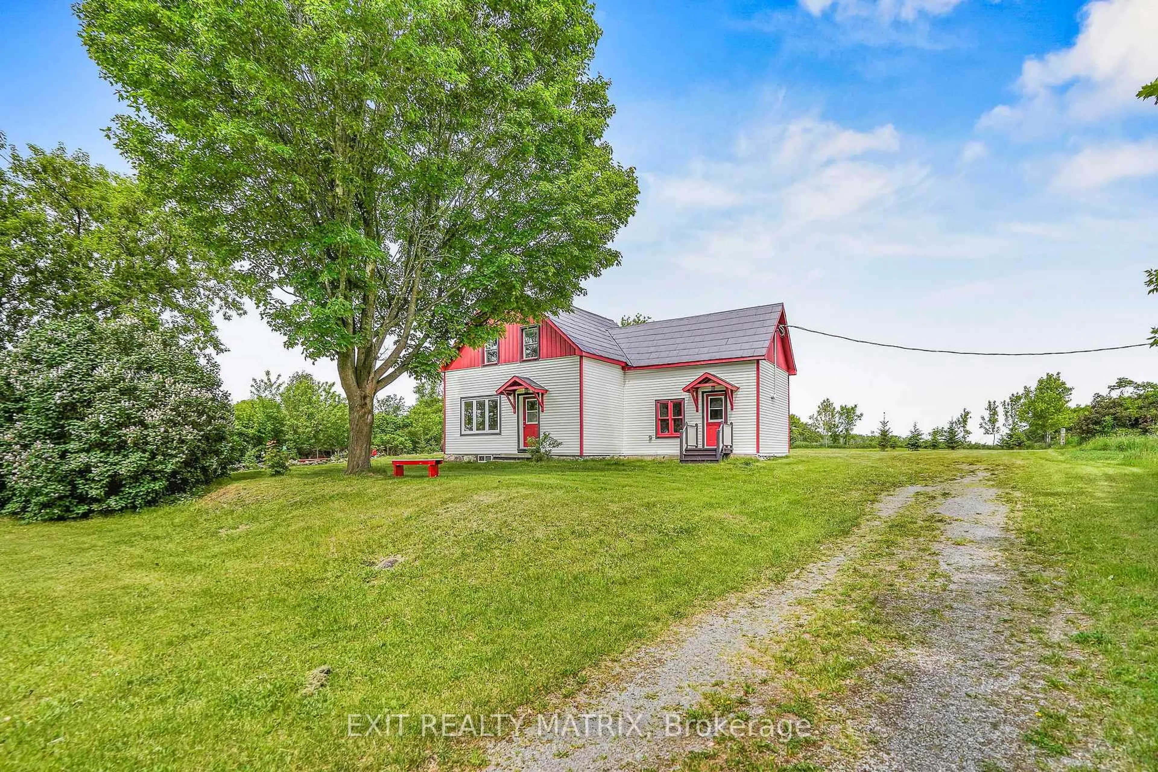 A pic from outside/outdoor area/front of a property/back of a property/a pic from drone, building for 20803 Concession 8 Rd, South Glengarry Ontario K0C 1L0