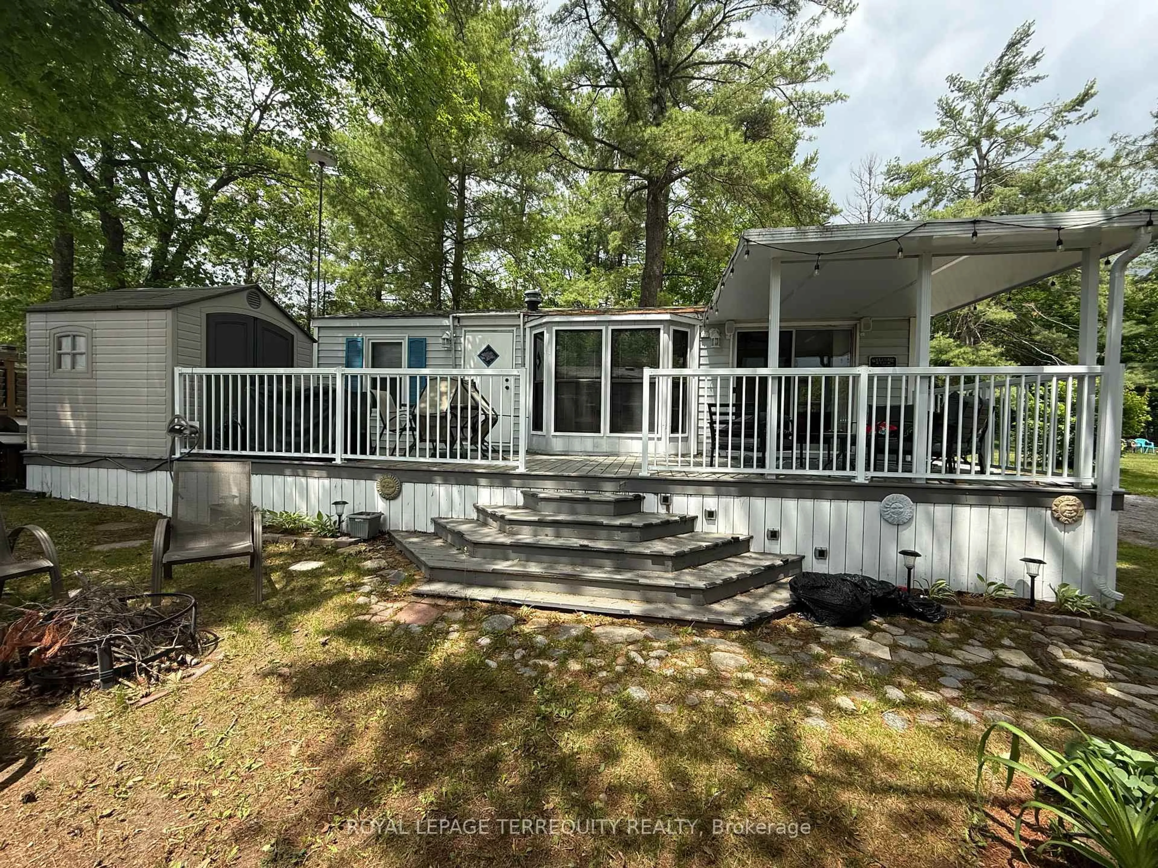 Home with vinyl exterior material, water/lake/river/ocean view for 262 Birch, Selwyn Ontario K0L 2H0