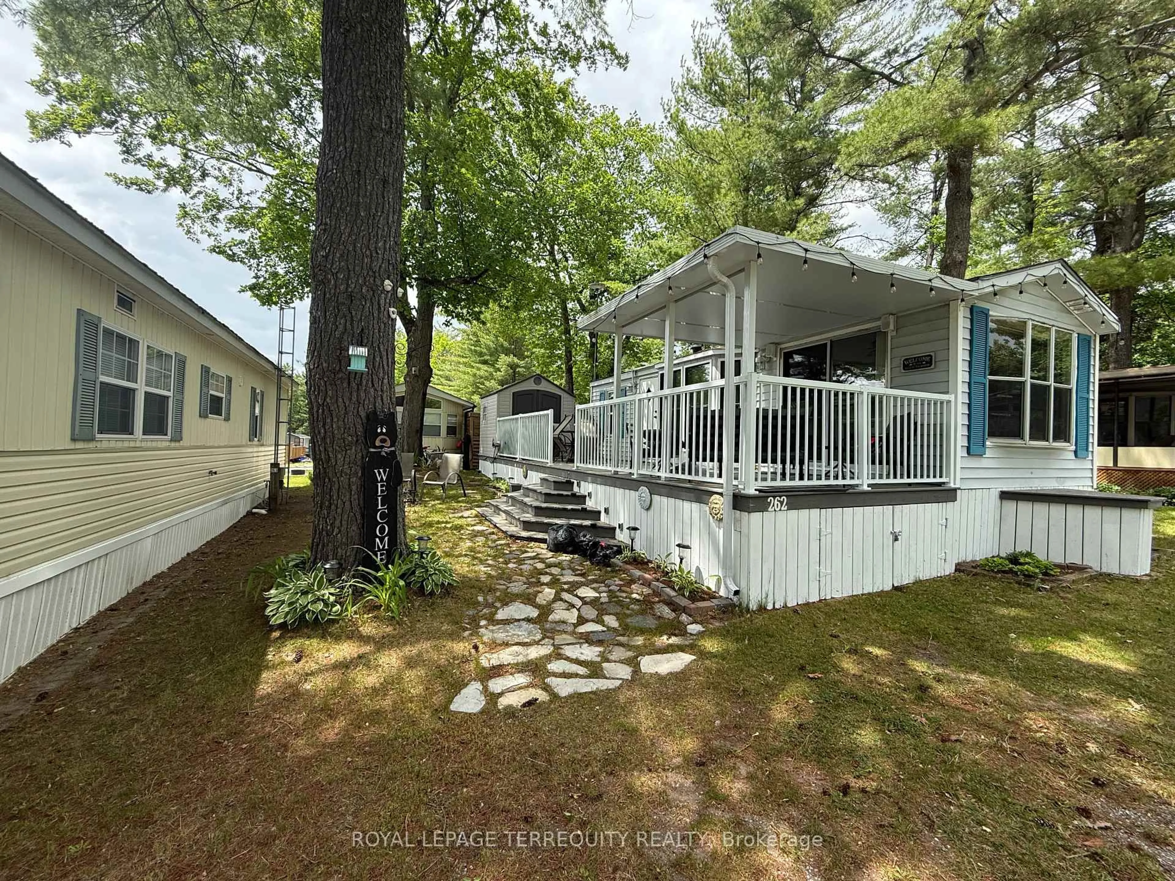 Home with vinyl exterior material, water/lake/river/ocean view for 262 Birch, Selwyn Ontario K0L 2H0