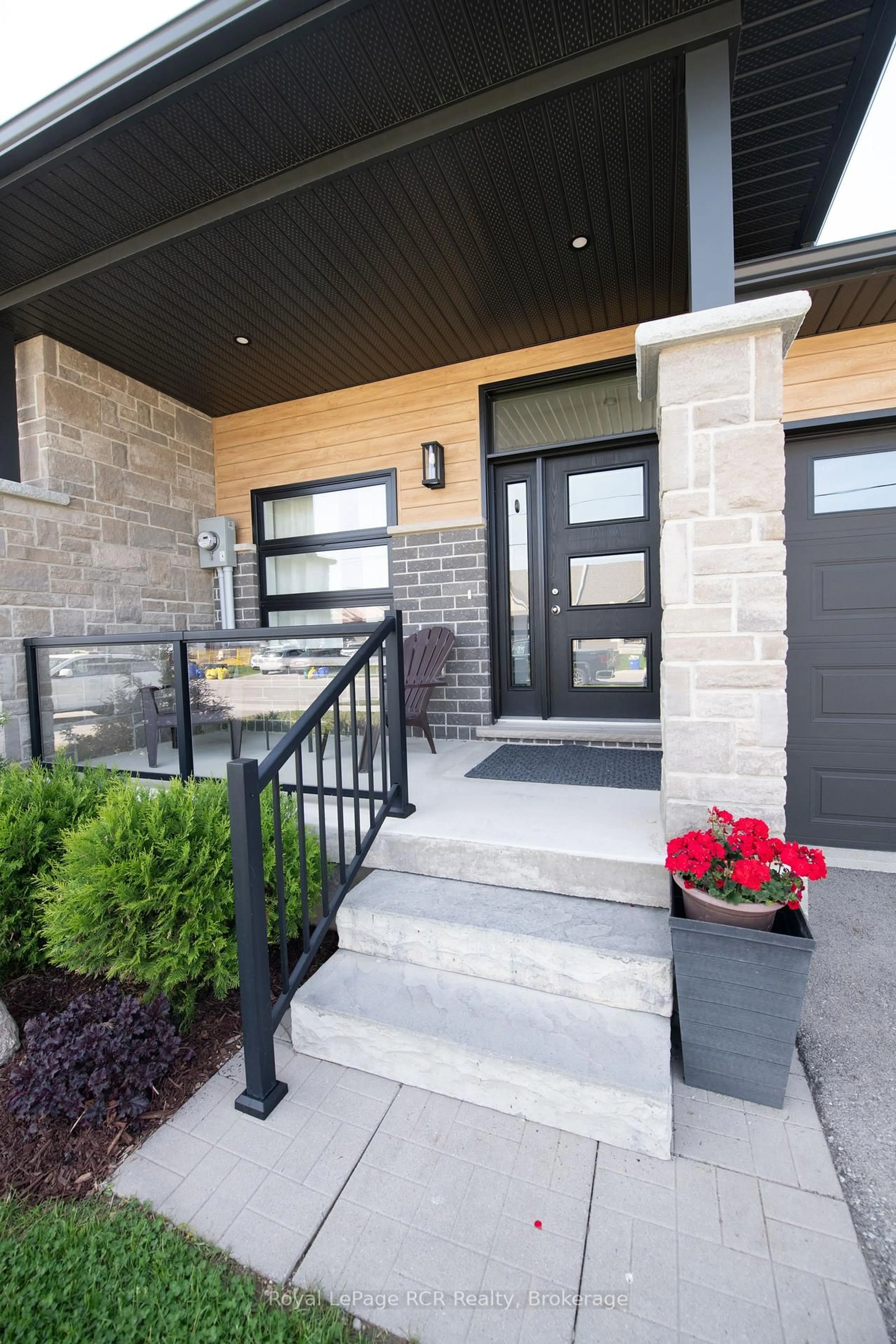 Indoor entryway for 380 Wellington St, Wellington North Ontario N0G 2L2