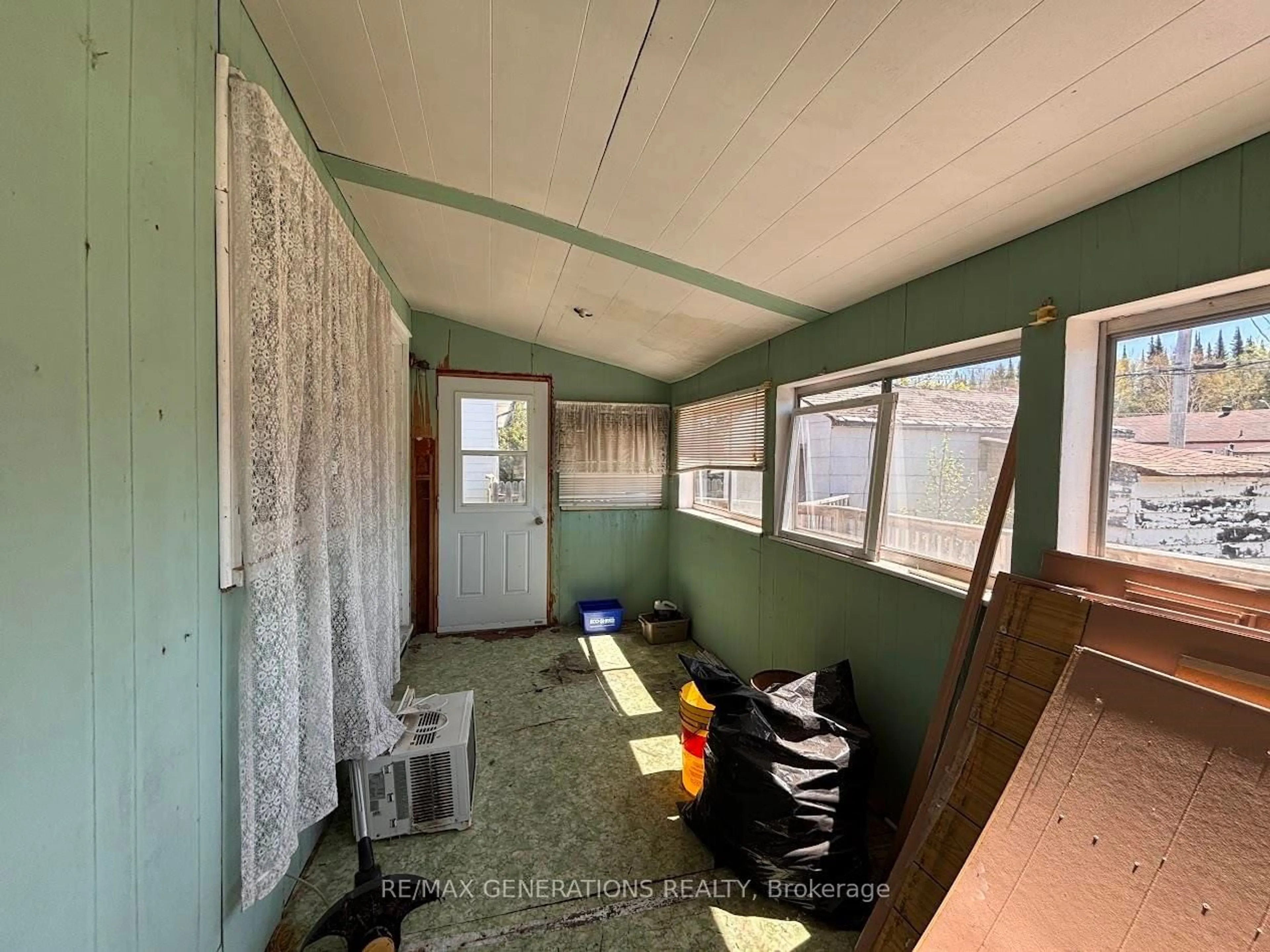 A pic of a room for 50 Neebig Ave, Manitouwadge Ontario P0T 2C0