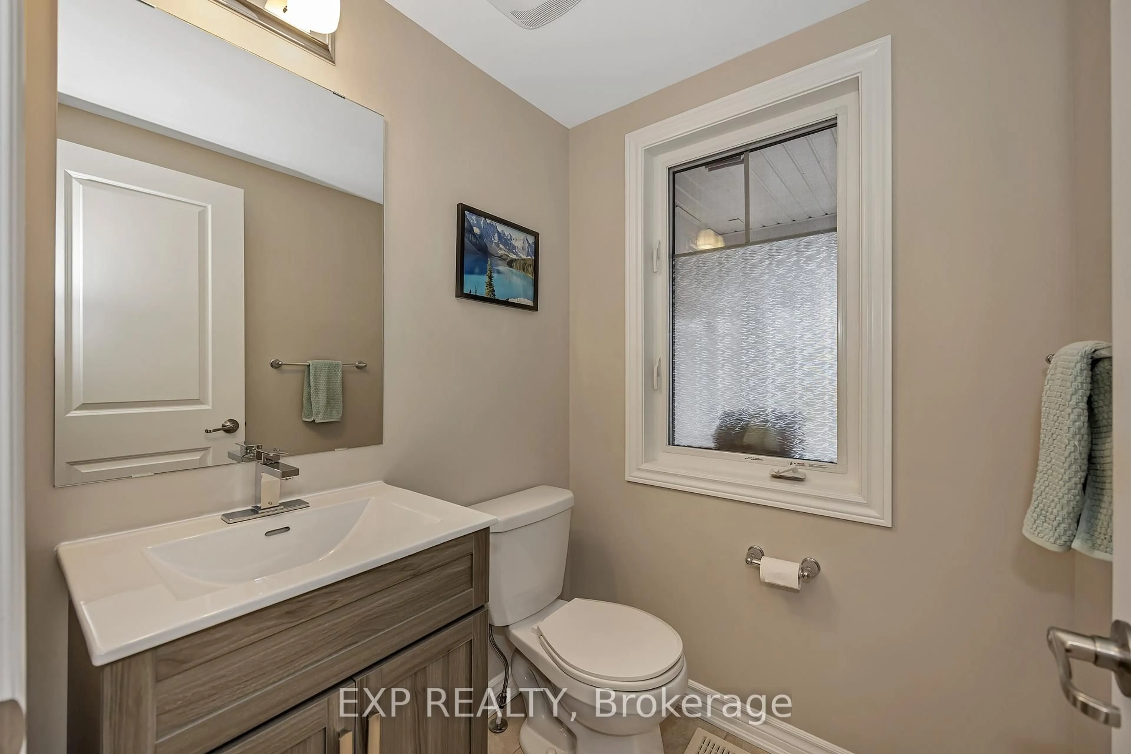 Standard bathroom, ceramic/tile floor for 104 Conifer Creek Circ, Ottawa Ontario K2M 0L7