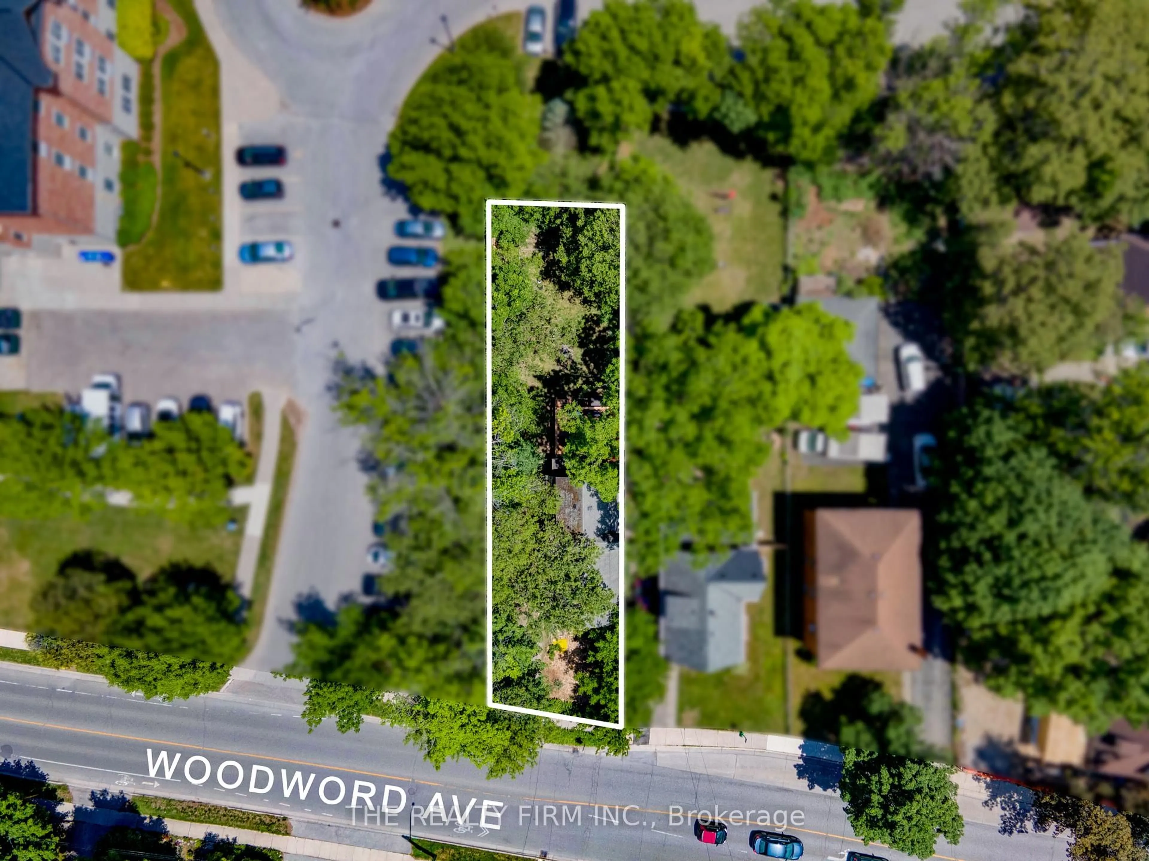 A pic from outside/outdoor area/front of a property/back of a property/a pic from drone, street for 17 Woodward Ave, London North Ontario N6H 2G6