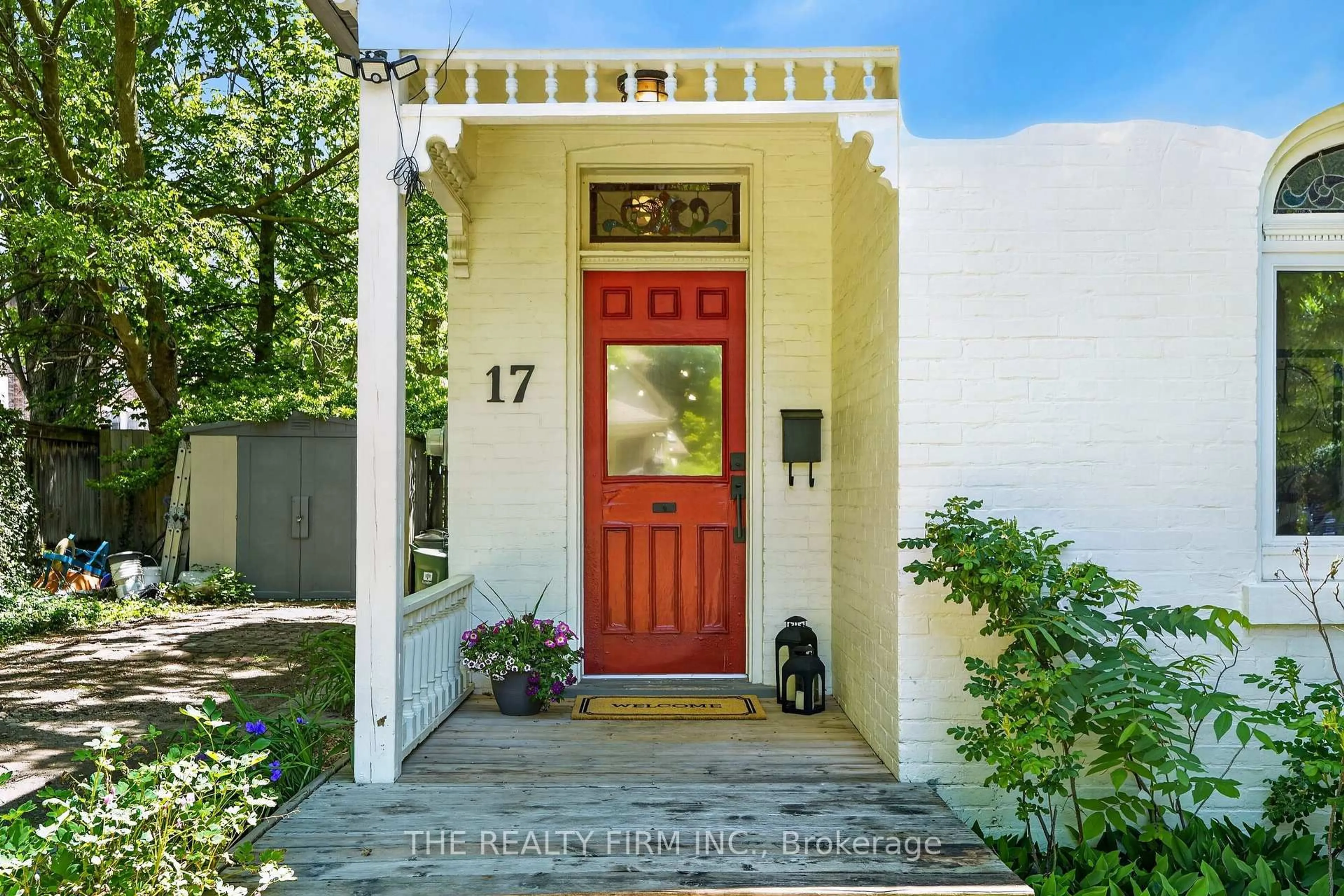 Indoor entryway for 17 Woodward Ave, London North Ontario N6H 2G6