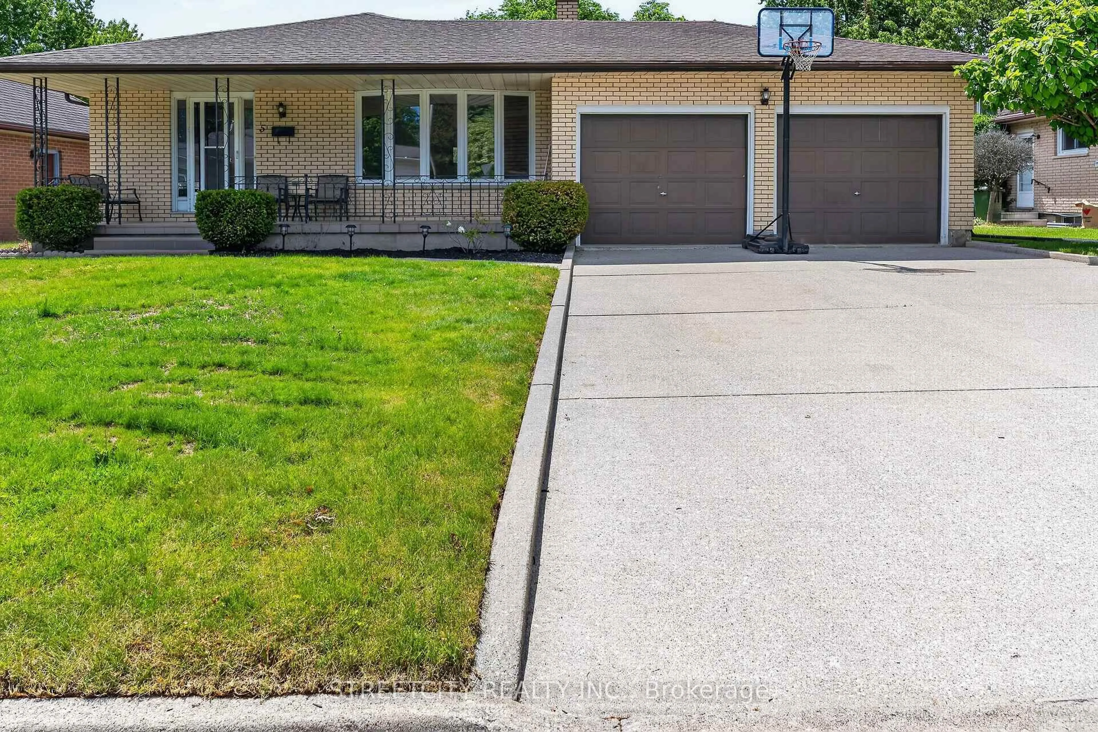 Unknown for 5 Mc Larty Dr, St. Thomas Ontario N5R 5J7