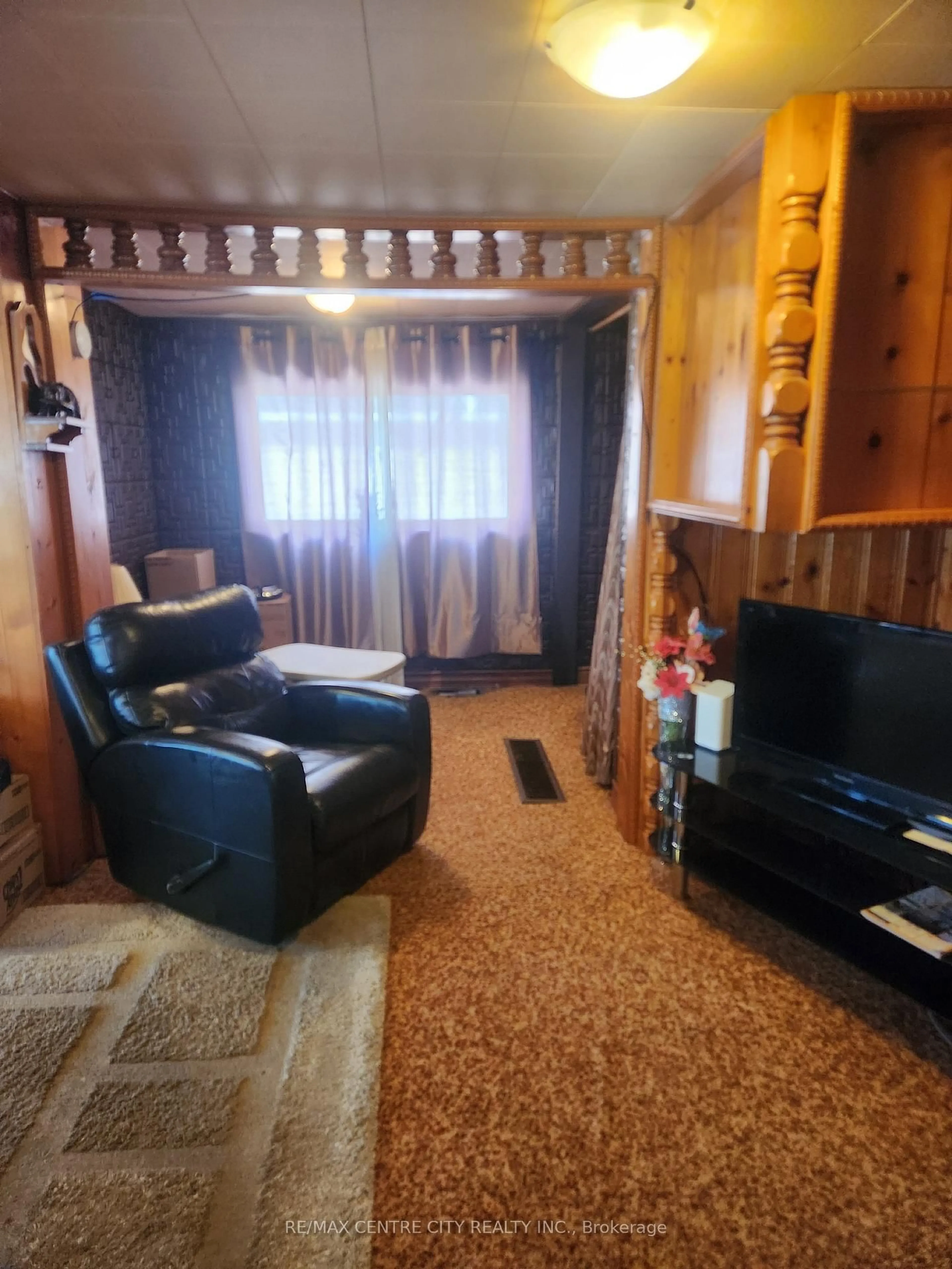 Living room with furniture, unknown for 31 Queen St, Strathroy-Caradoc Ontario N7G 2H5