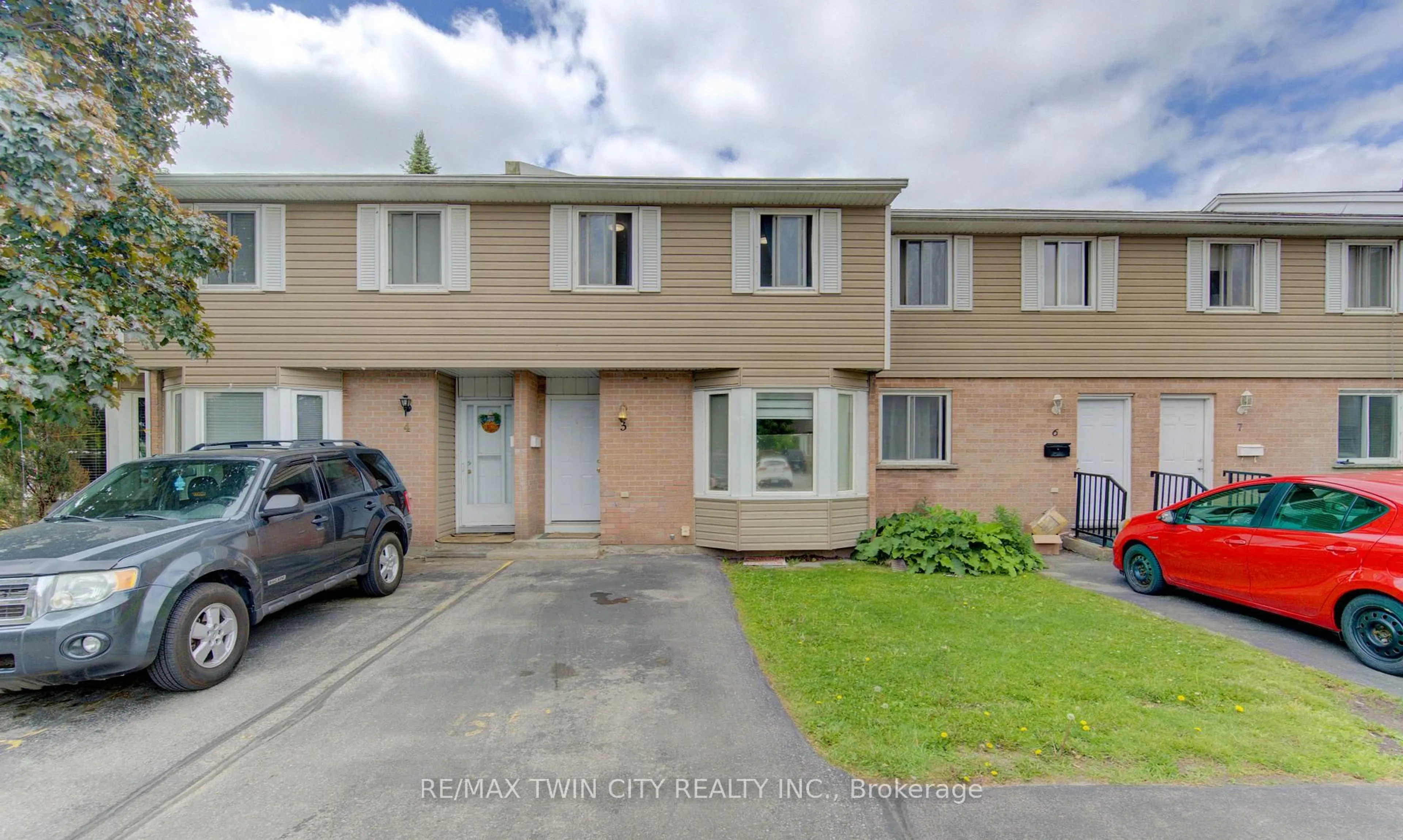 A pic from outside/outdoor area/front of a property/back of a property/a pic from drone, street for 10 Mill Creek Rd #5, Cambridge Ontario N1R 1J6
