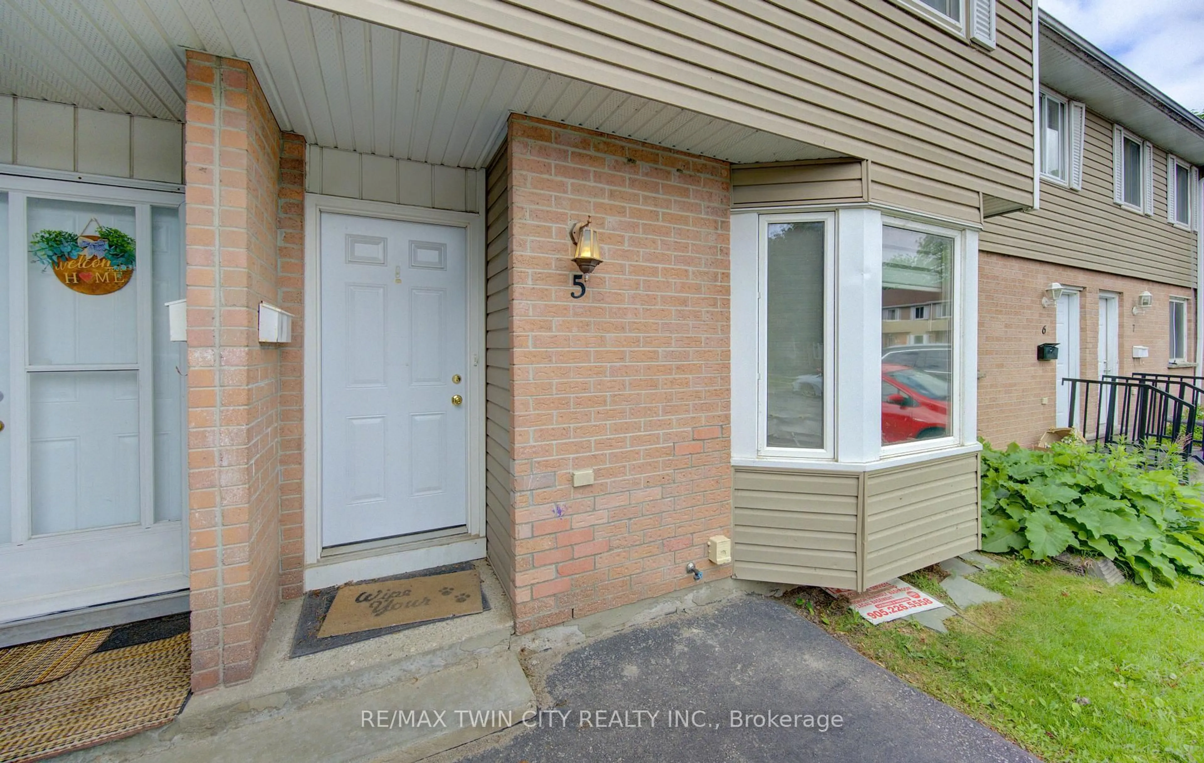 Indoor entryway for 10 Mill Creek Rd #5, Cambridge Ontario N1R 1J6
