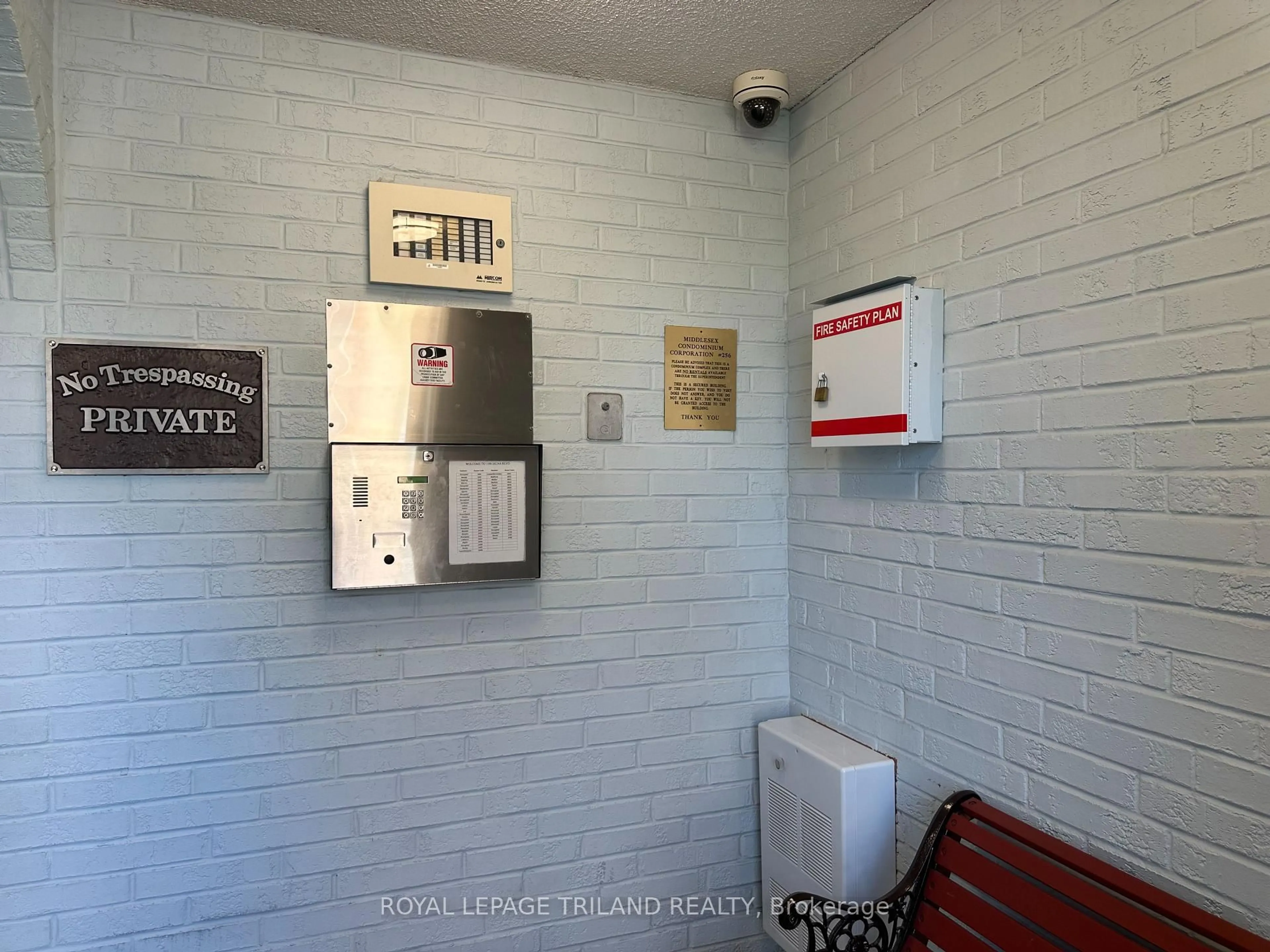 A pic of a room for 1106 Jalna Blvd #302, London South Ontario N6E 2R9