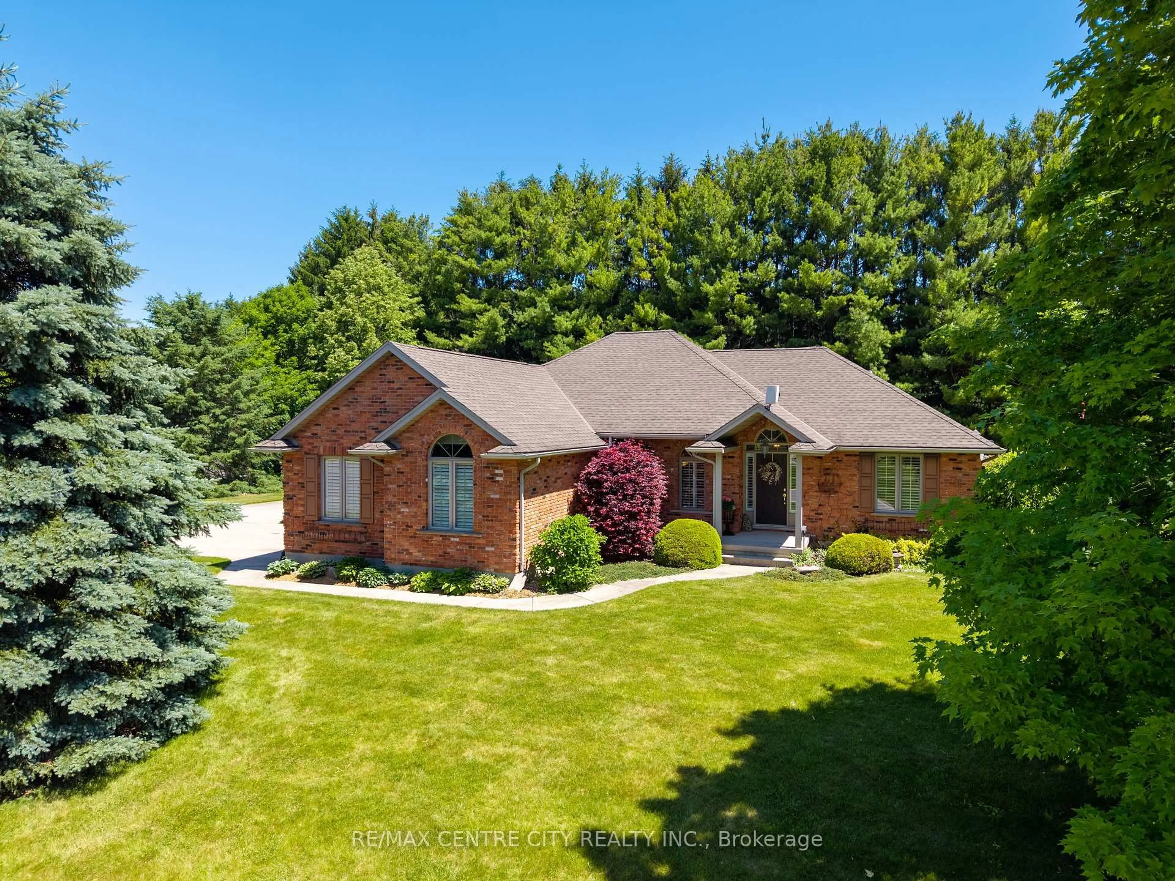 A pic from outside/outdoor area/front of a property/back of a property/a pic from drone, street for 61 Aberdeen Dr, Middlesex Centre Ontario N0M 2A0