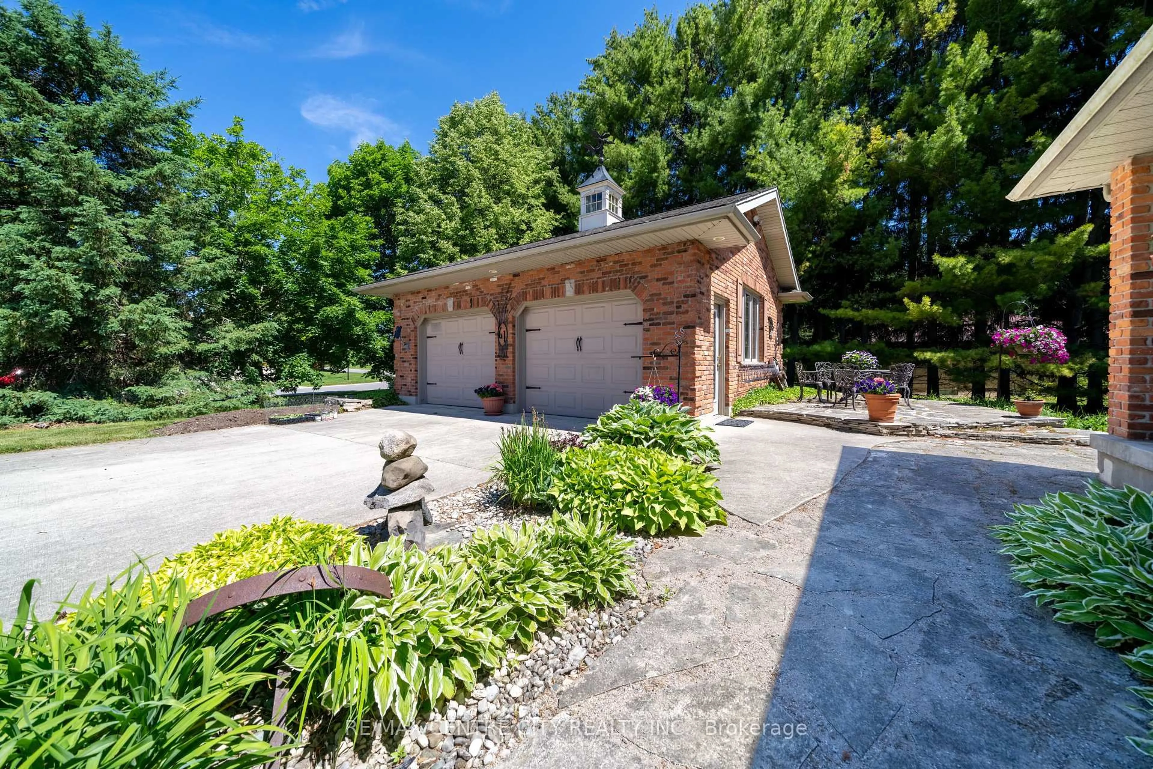 A pic from outside/outdoor area/front of a property/back of a property/a pic from drone, street for 61 Aberdeen Dr, Middlesex Centre Ontario N0M 2A0