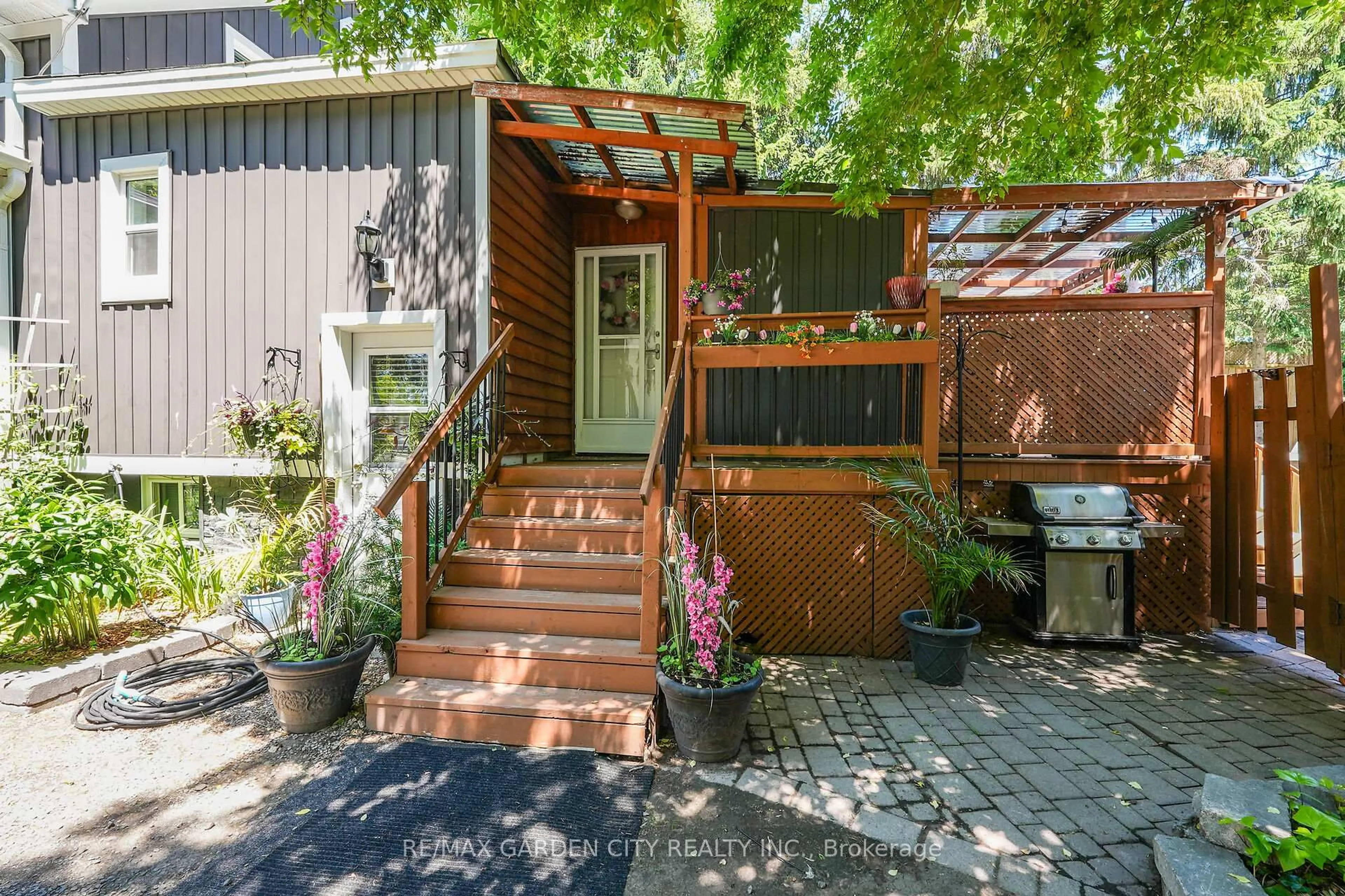 Patio, street for 3555 Campden Rd, Lincoln Ontario L0R 1G0