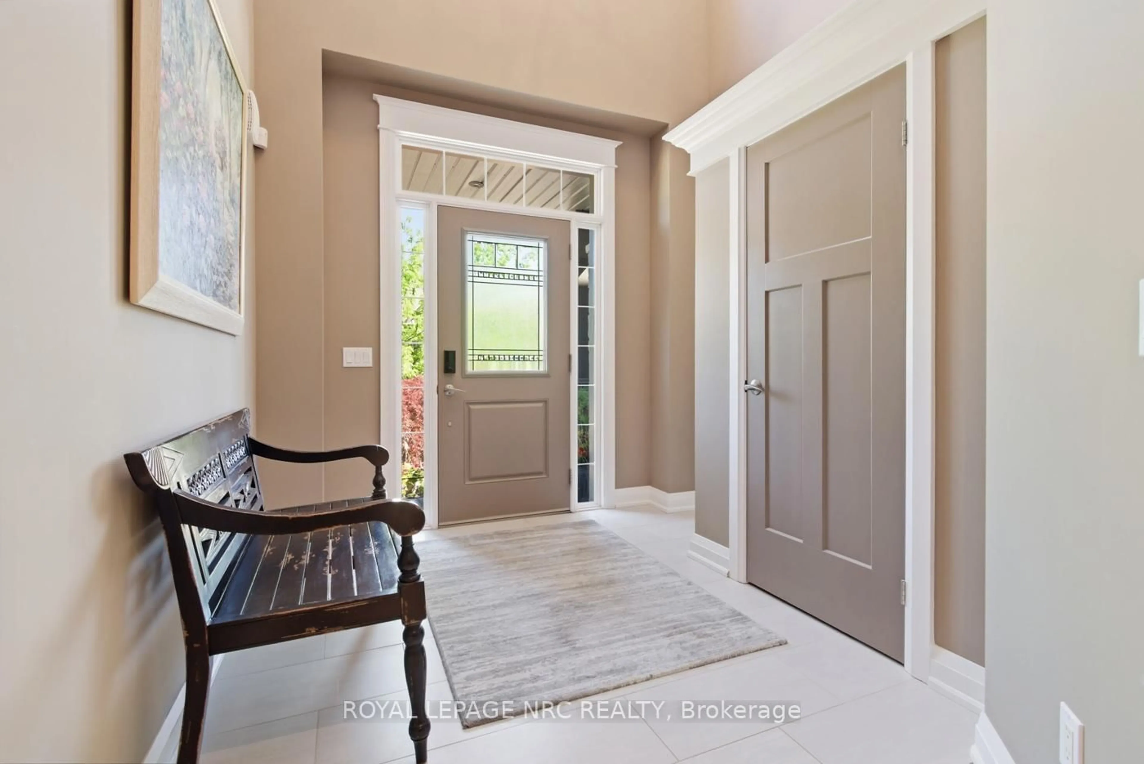 Indoor entryway for 6 Tuscany Crt, St. Catharines Ontario L2S 0E2
