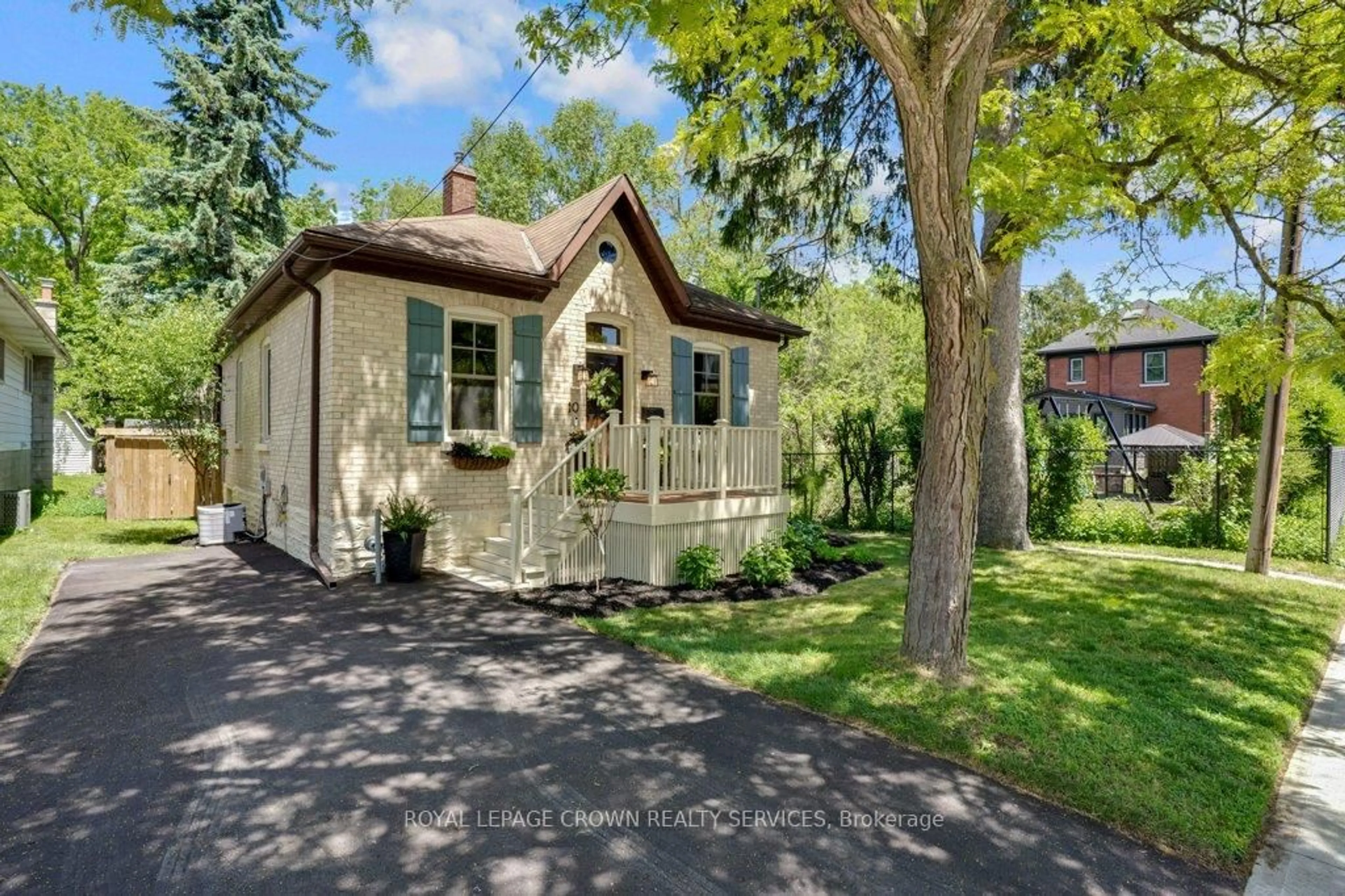 Unknown for 10 Selkirk St, Cambridge Ontario N1S 1Z1