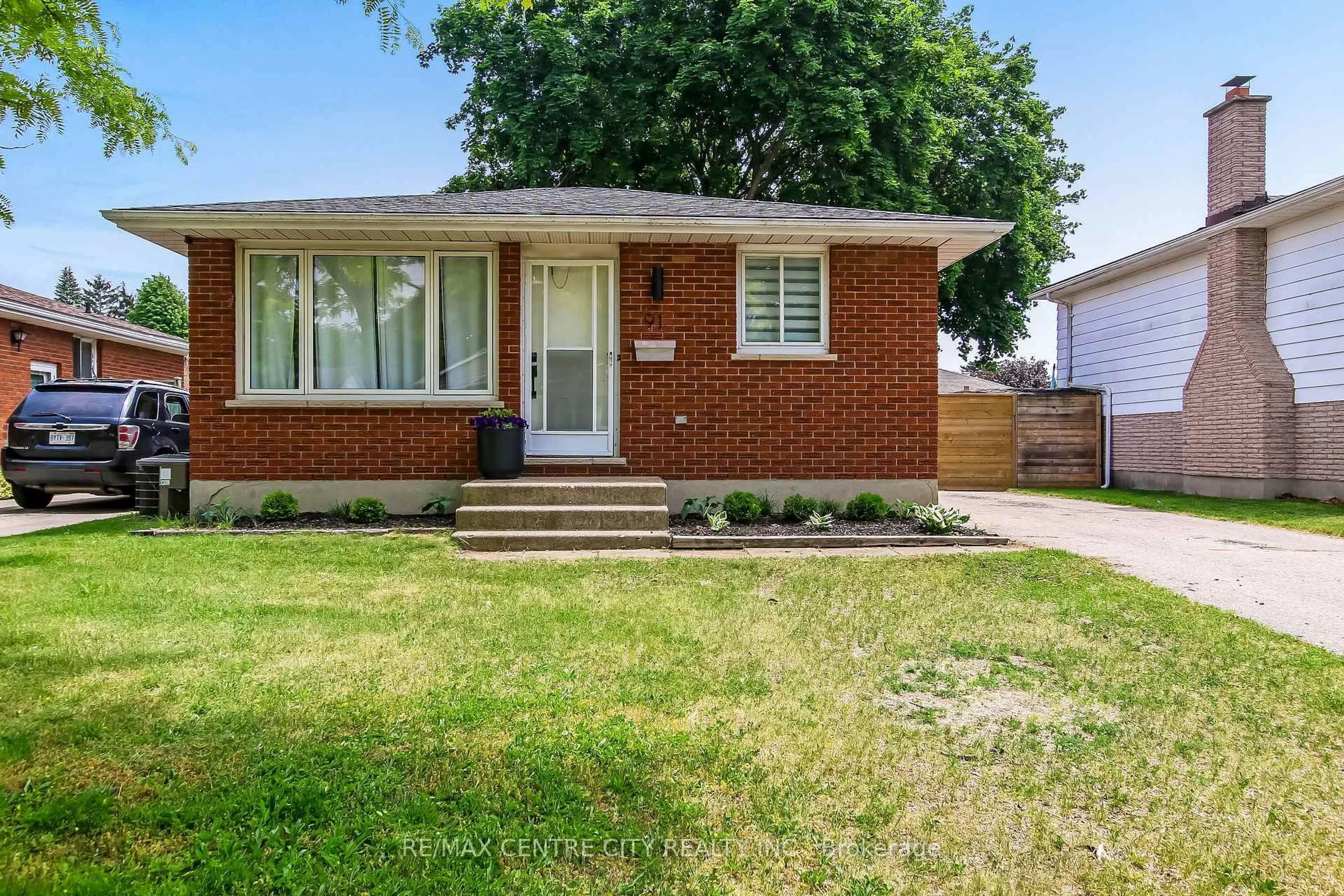 Home with brick exterior material, street for 91 Moore Ave, Aylmer Ontario N5H 2Z8