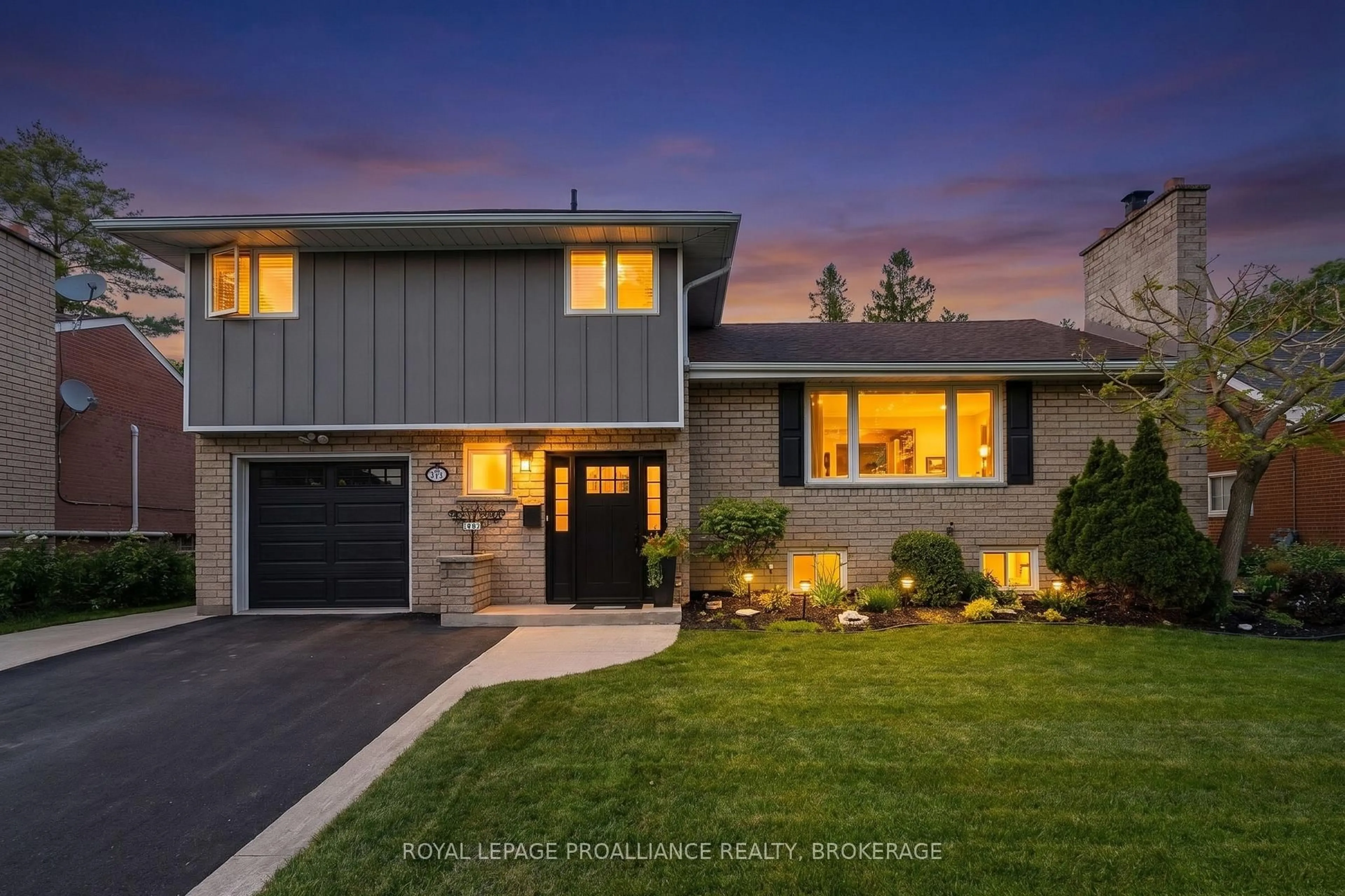 Home with vinyl exterior material, street for 317 Avenue Rd, Kingston Ontario K7M 1C8