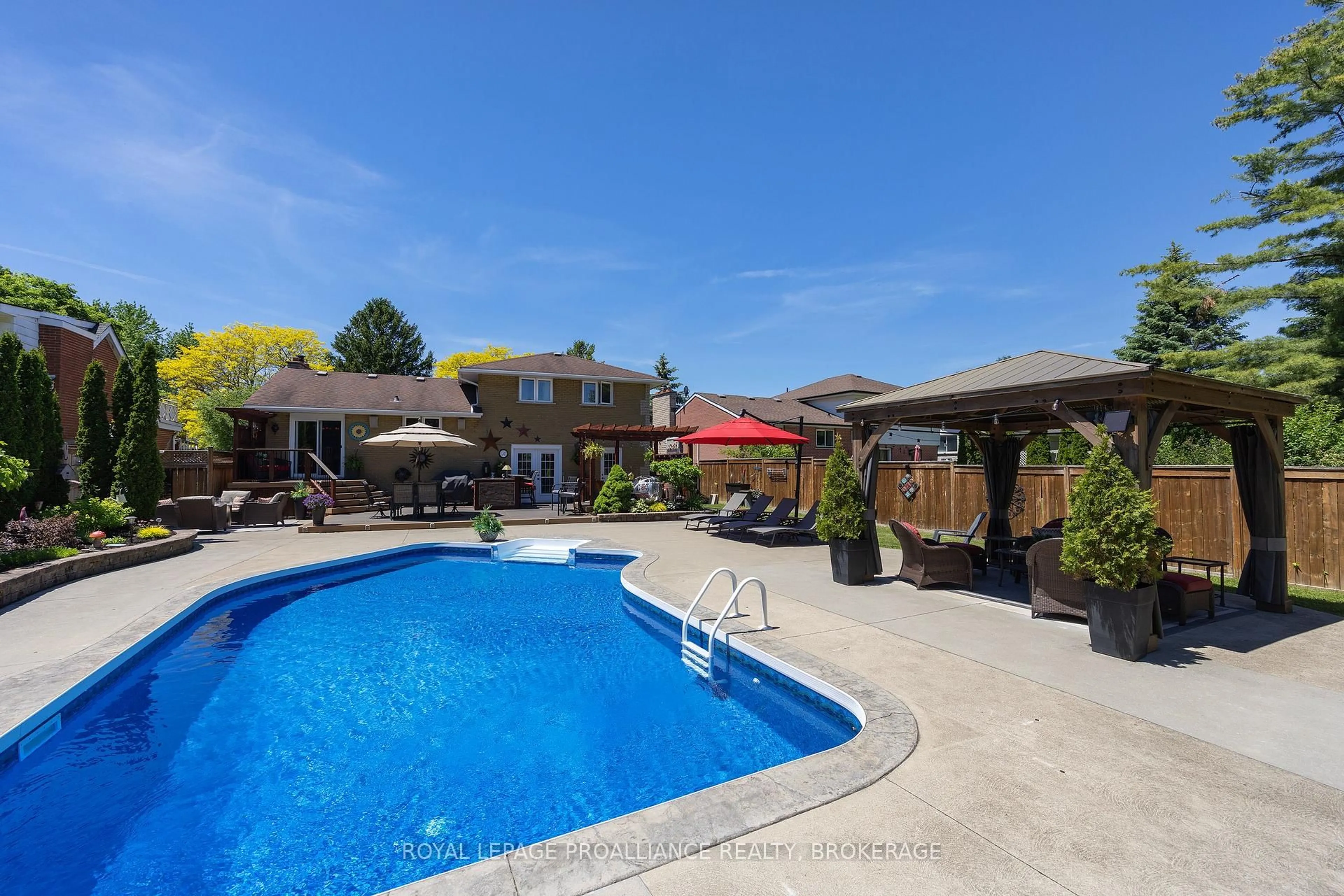 Pool for 317 Avenue Rd, Kingston Ontario K7M 1C8
