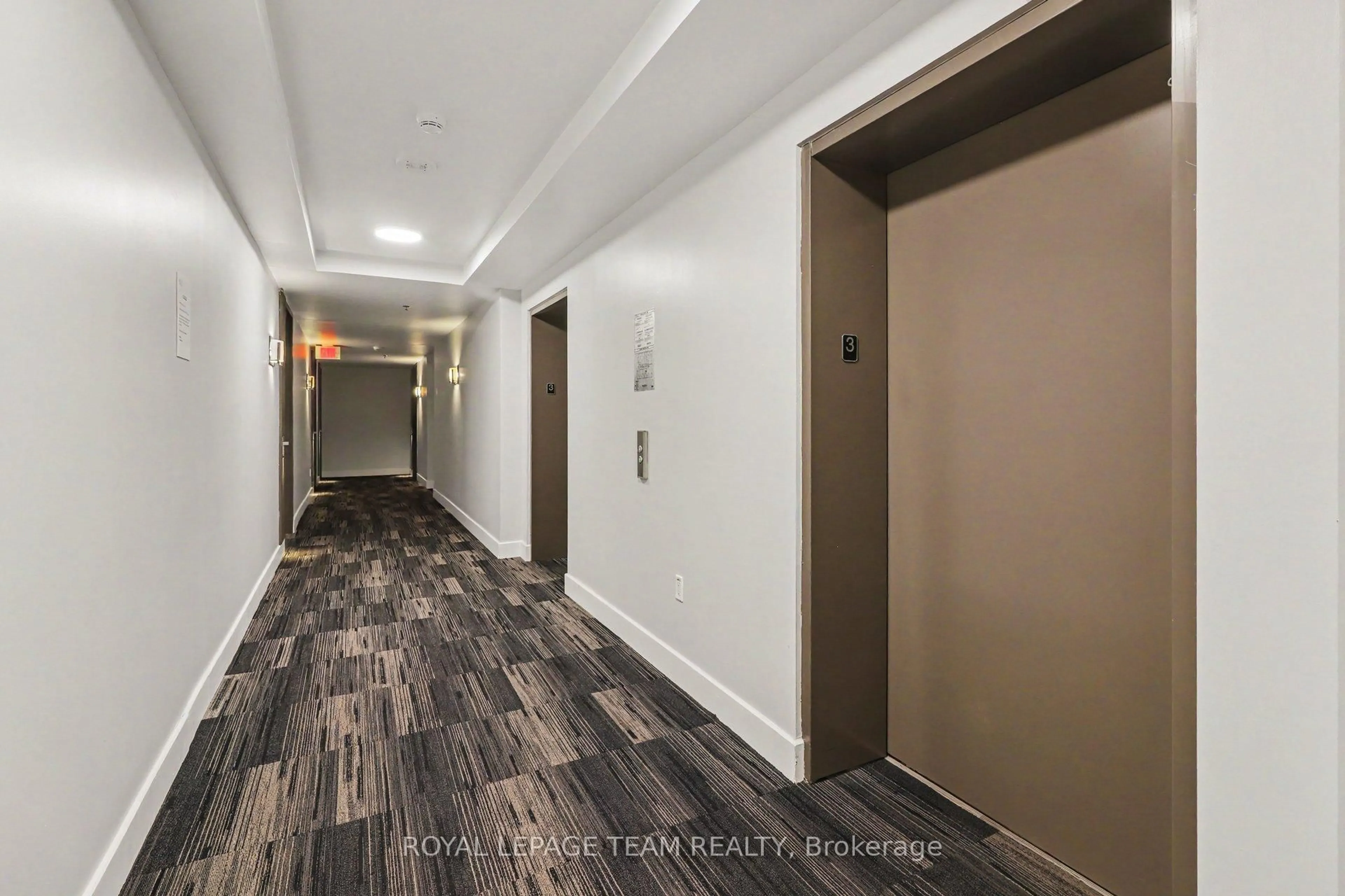 Indoor foyer for 300 Lisgar St #310, Ottawa Ontario K2P 0E2