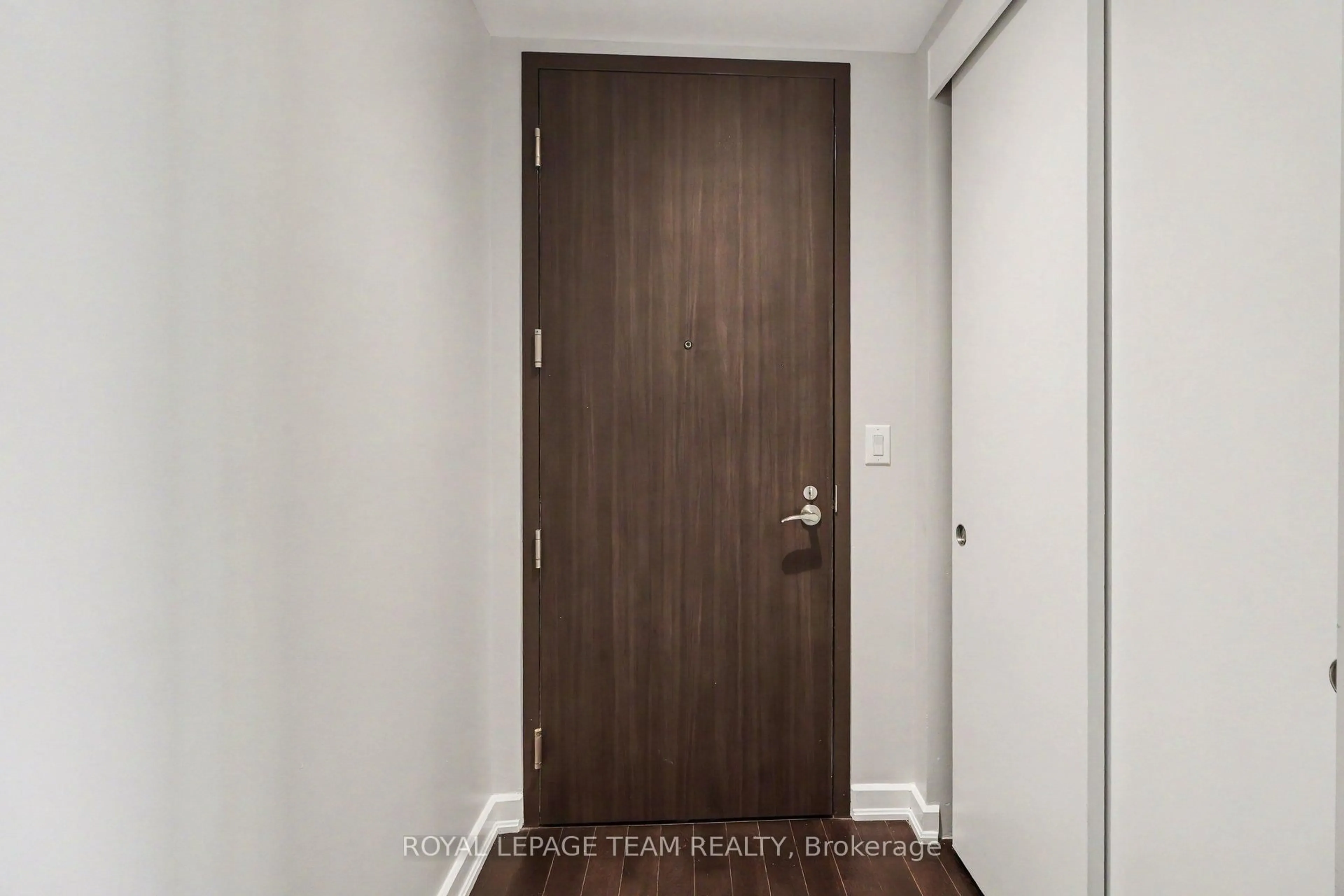 Indoor entryway for 300 Lisgar St #310, Ottawa Ontario K2P 0E2