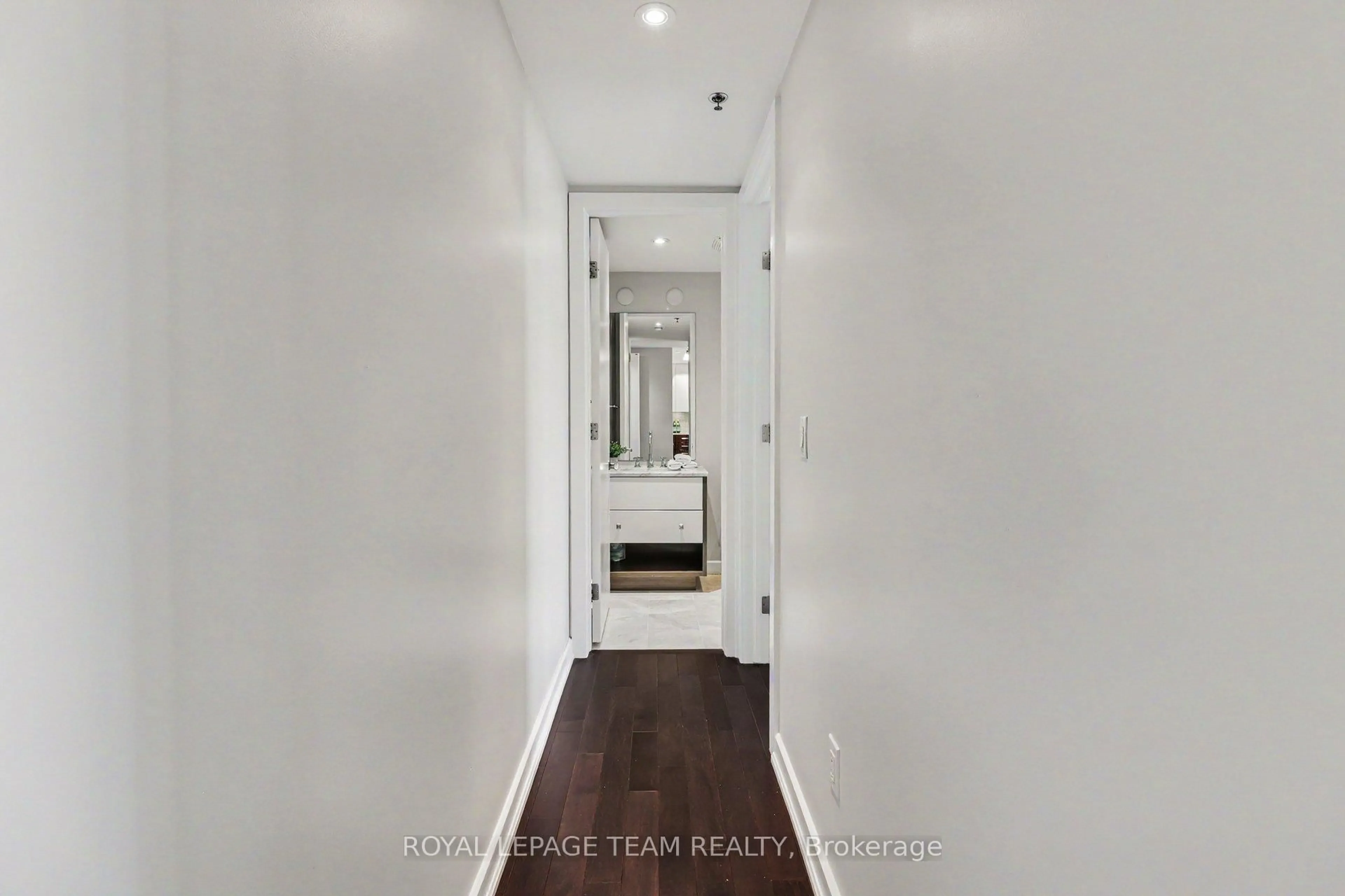 Indoor entryway for 300 Lisgar St #310, Ottawa Ontario K2P 0E2