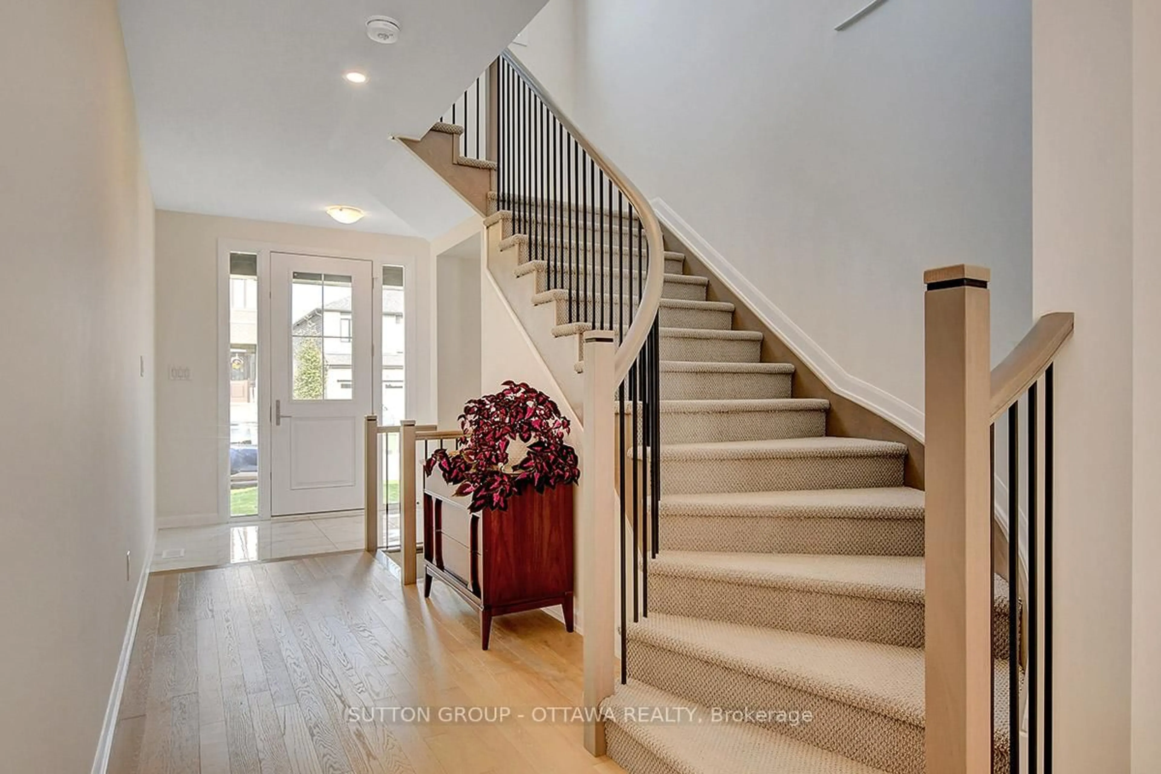 Indoor entryway for 248 Skipper Dr, Ottawa Ontario K4M 0M9