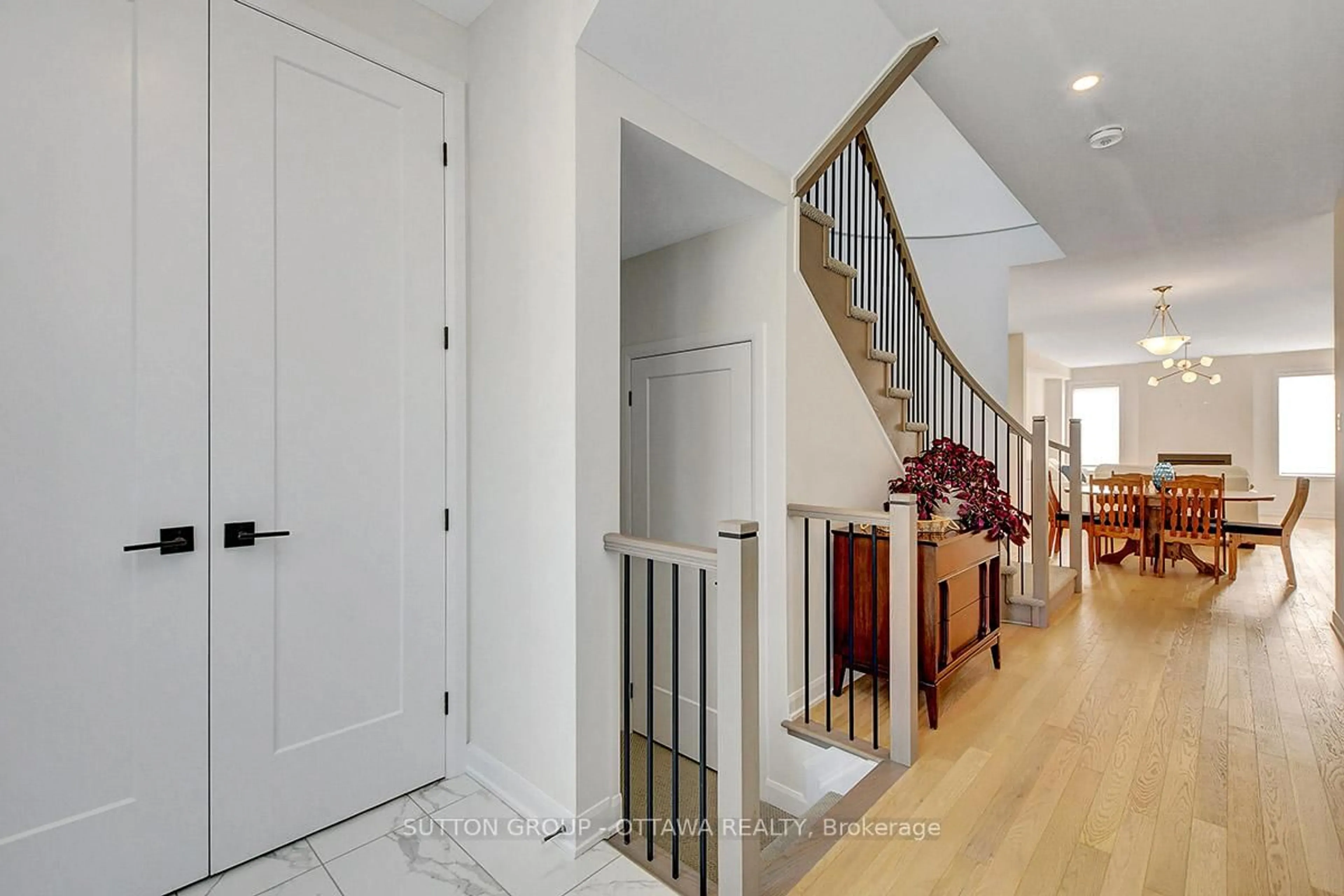 Indoor entryway for 248 Skipper Dr, Ottawa Ontario K4M 0M9