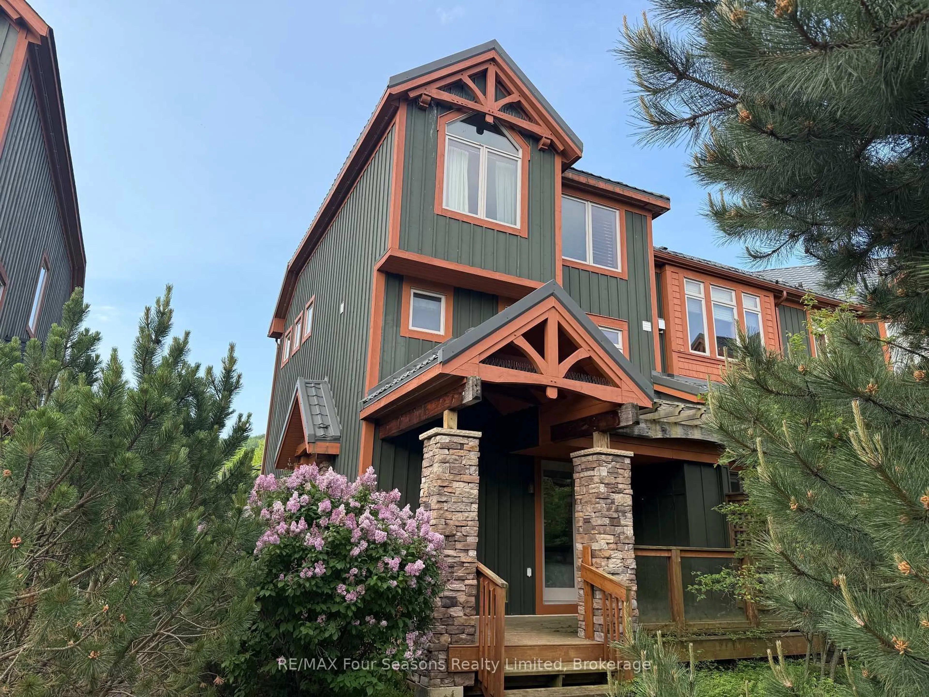 Home with vinyl exterior material, unknown for 214 Blueski George Cres #41, Blue Mountains Ontario L9Y 0V5