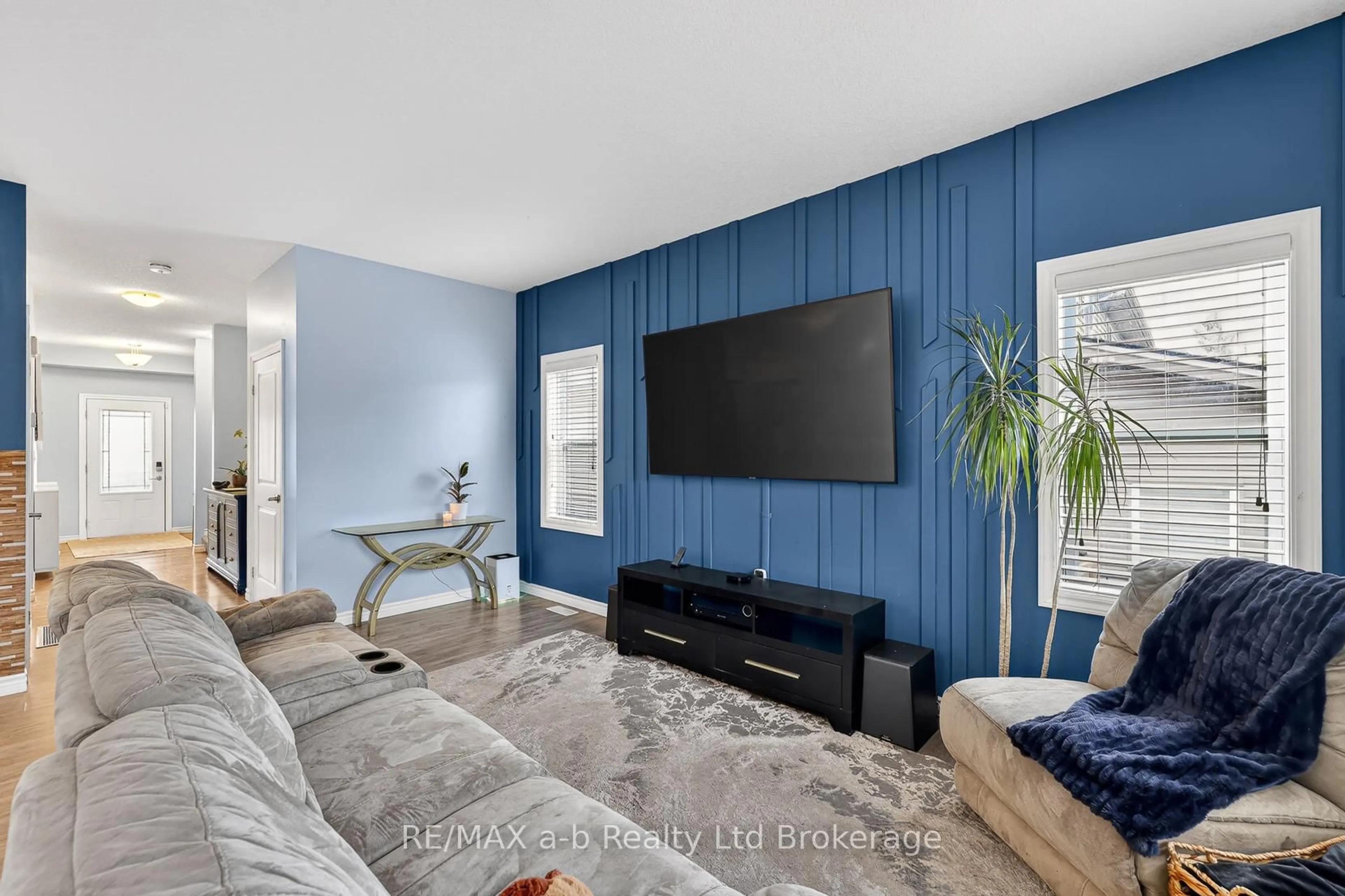 Home theater for 29 Kendell Lane, Ingersoll Ontario N5C 0B7