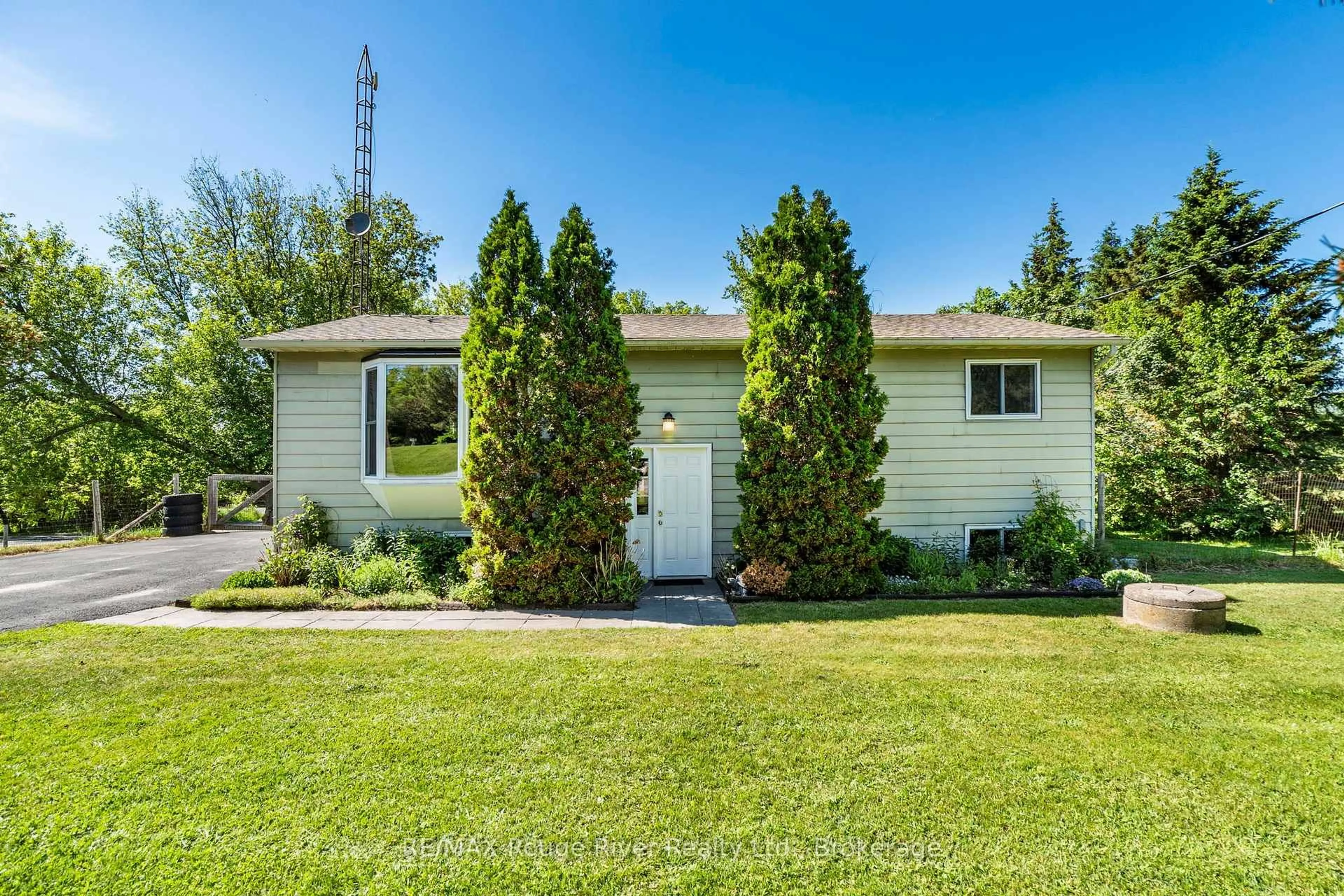 Home with vinyl exterior material, street for 8910 Lewis Crt, Hamilton Township Ontario K0K 2E0