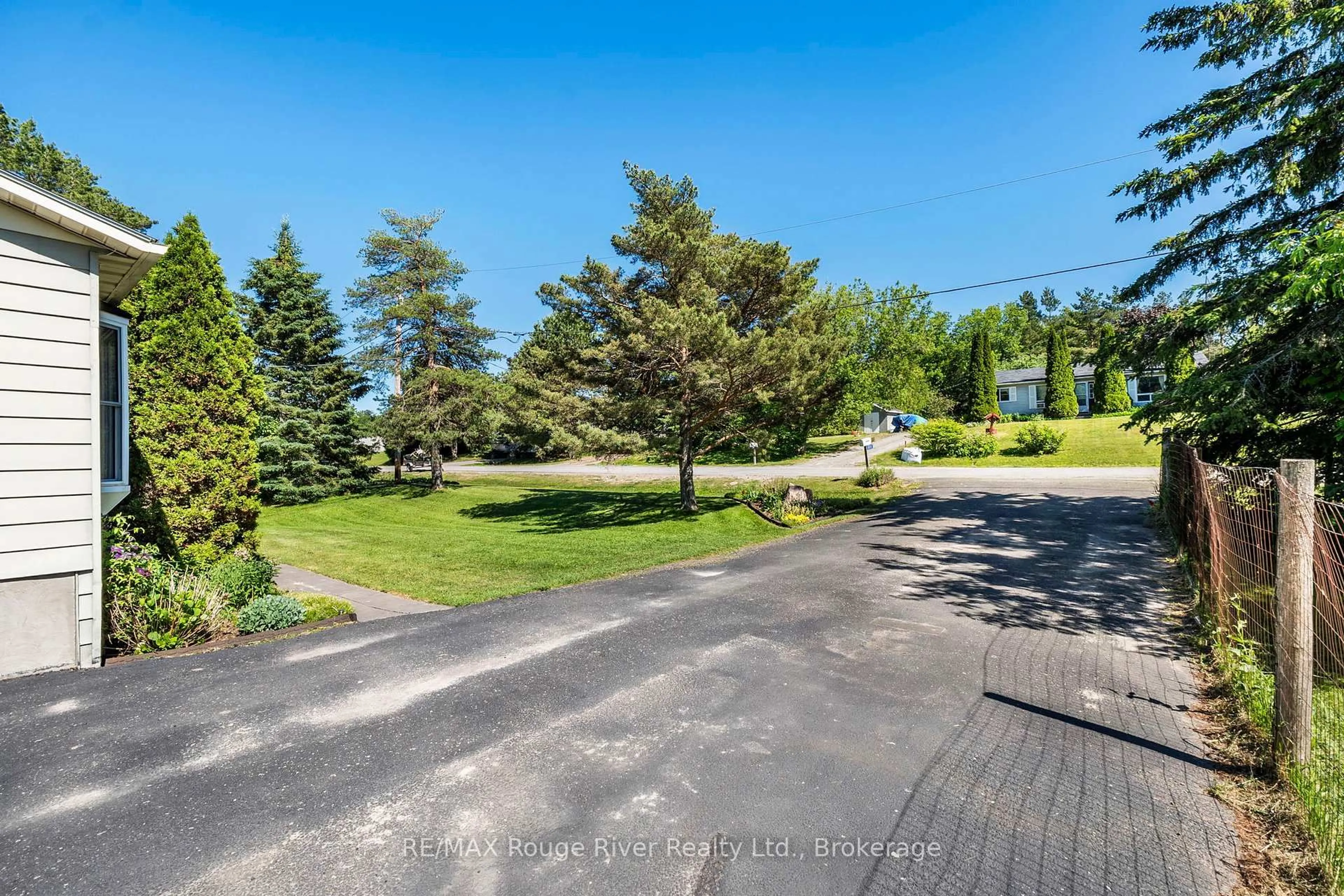 A pic from outside/outdoor area/front of a property/back of a property/a pic from drone, unknown for 8910 Lewis Crt, Hamilton Township Ontario K0K 2E0