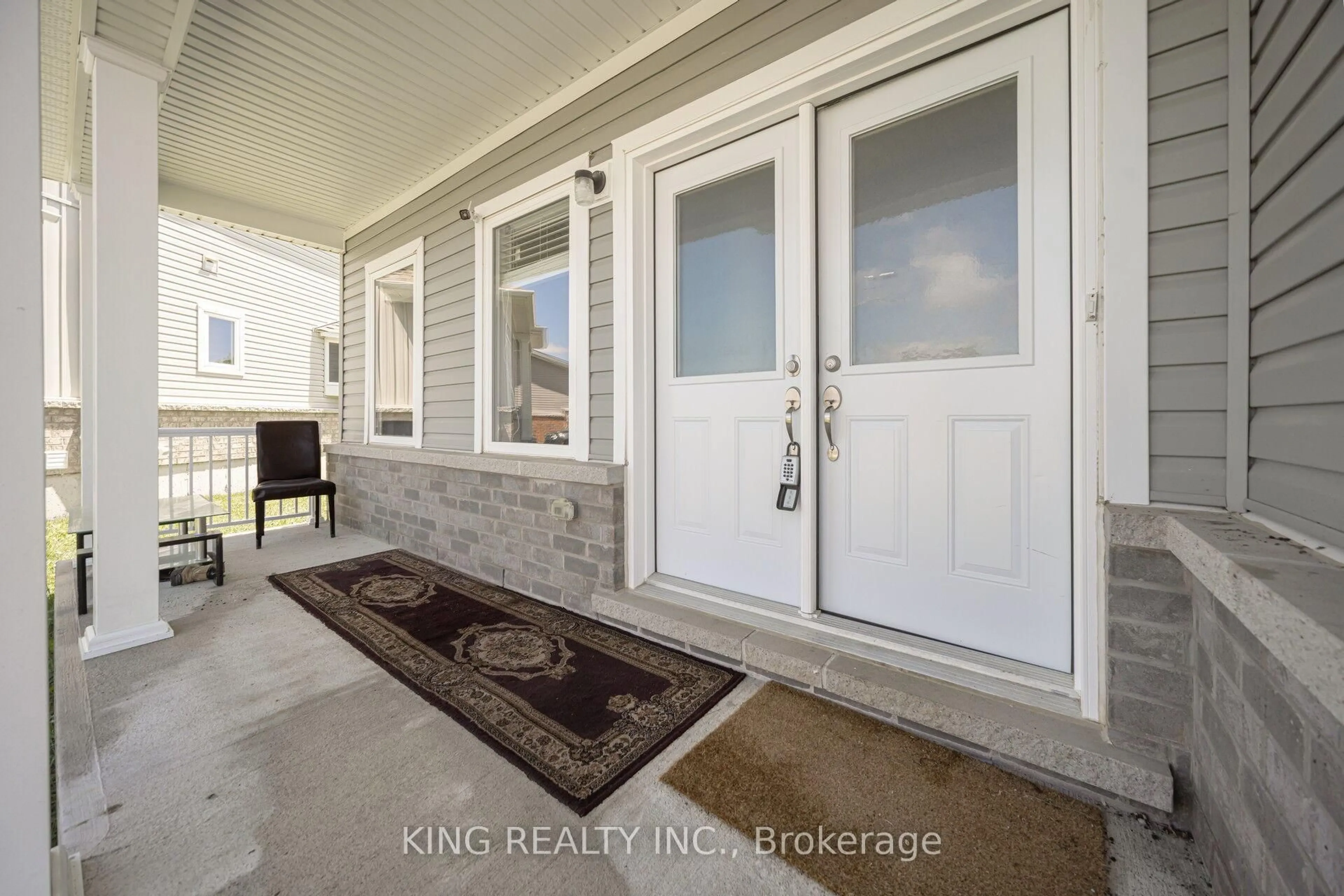 Indoor entryway for 7 Todd Cres, Southgate Ontario N0C 1B0