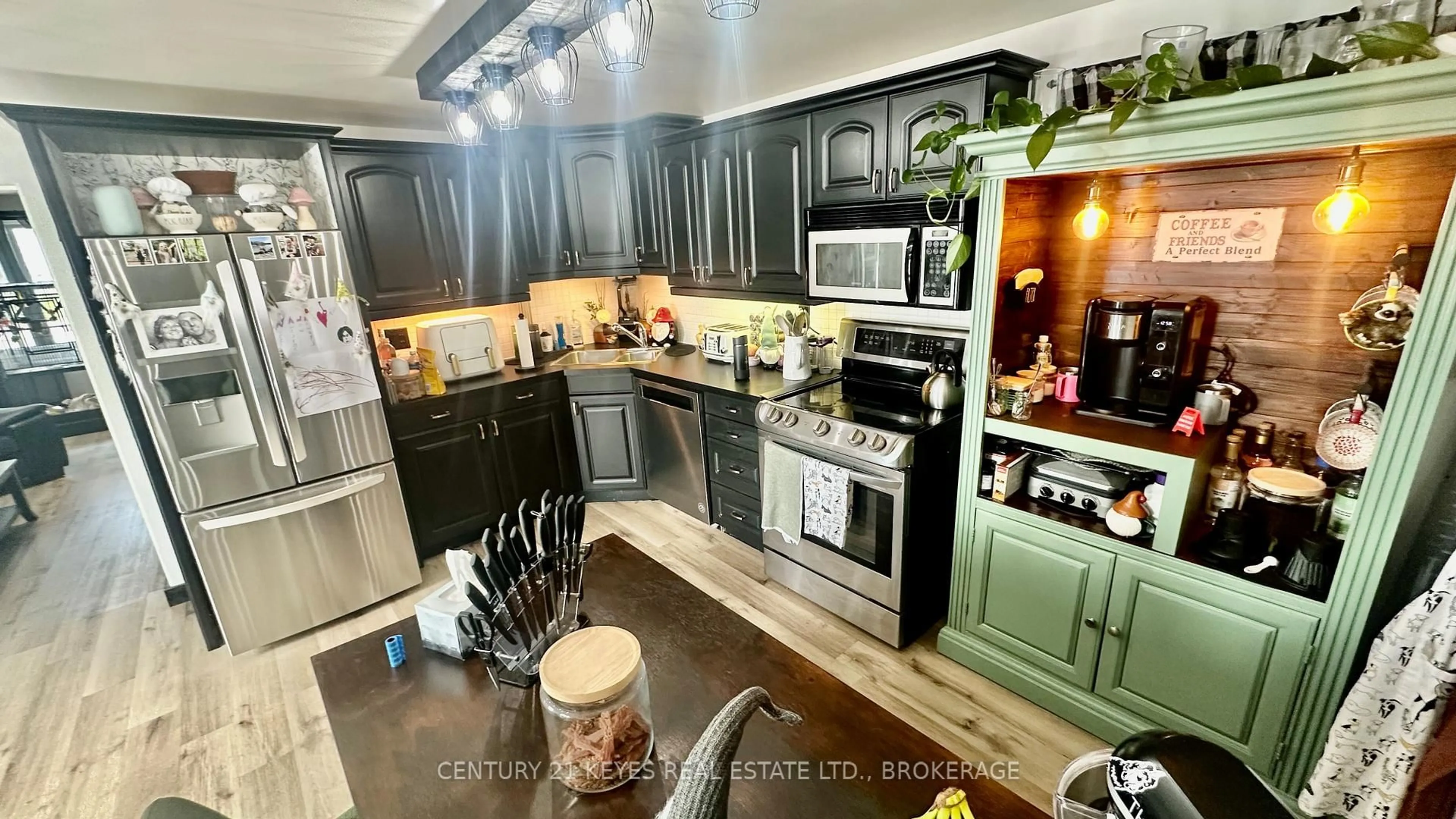Open concept kitchen, ceramic/tile floor for 275 Victoria Ave, Gananoque Ontario K7G 2S3