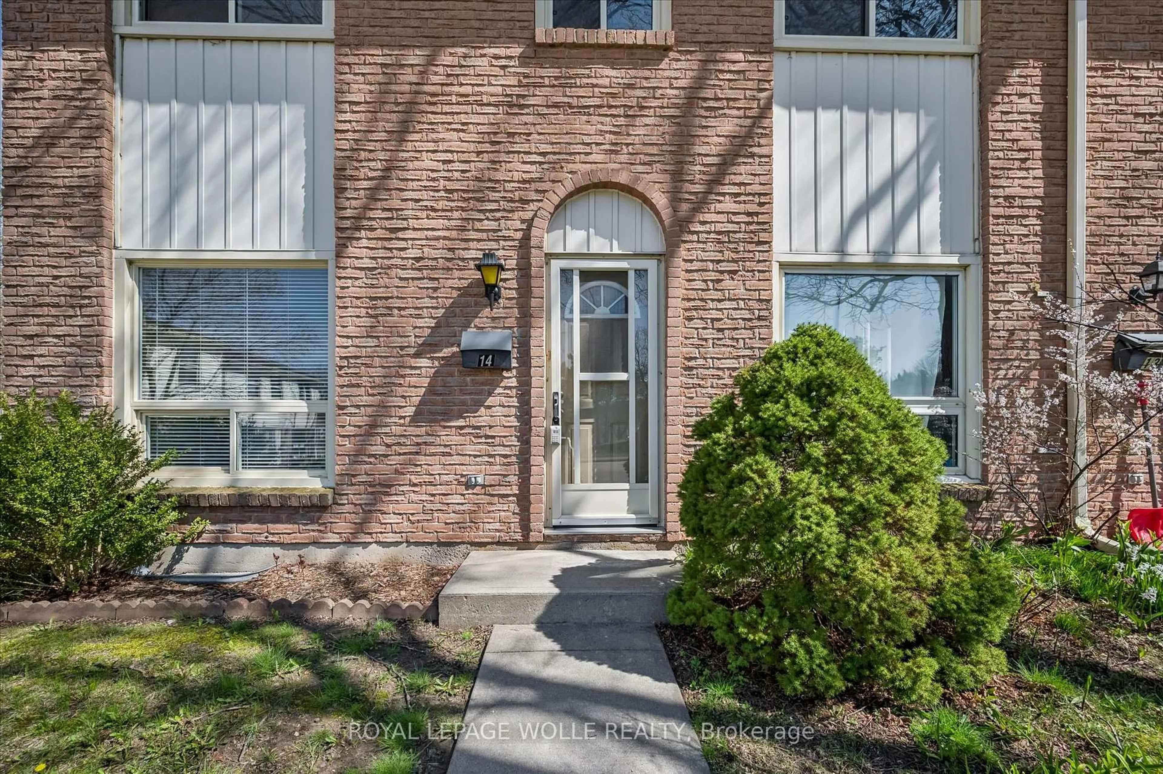 Home with brick exterior material, street for 165 Green Valley Dr #14, Kitchener Ontario N2P 1K3
