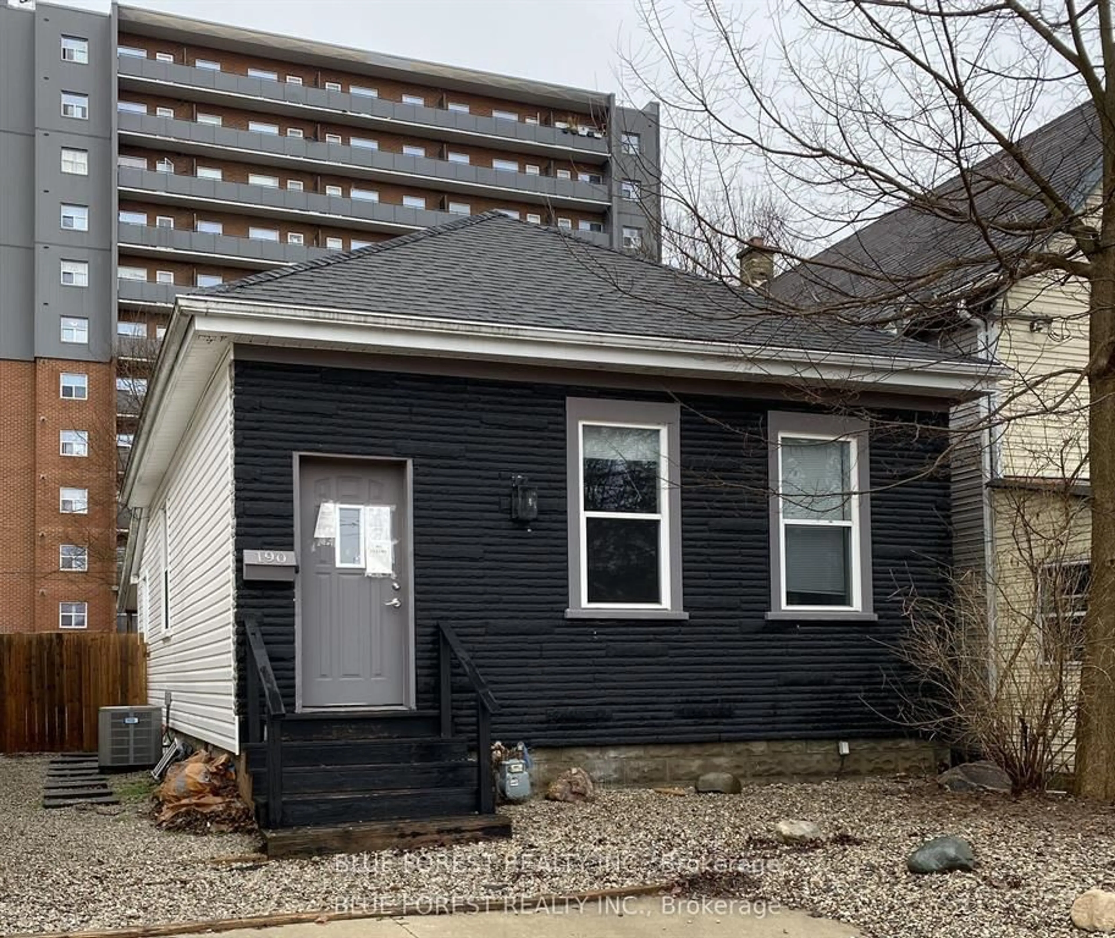 Home with vinyl exterior material, street for 190 Clarence St, London East Ontario N6B 2J7
