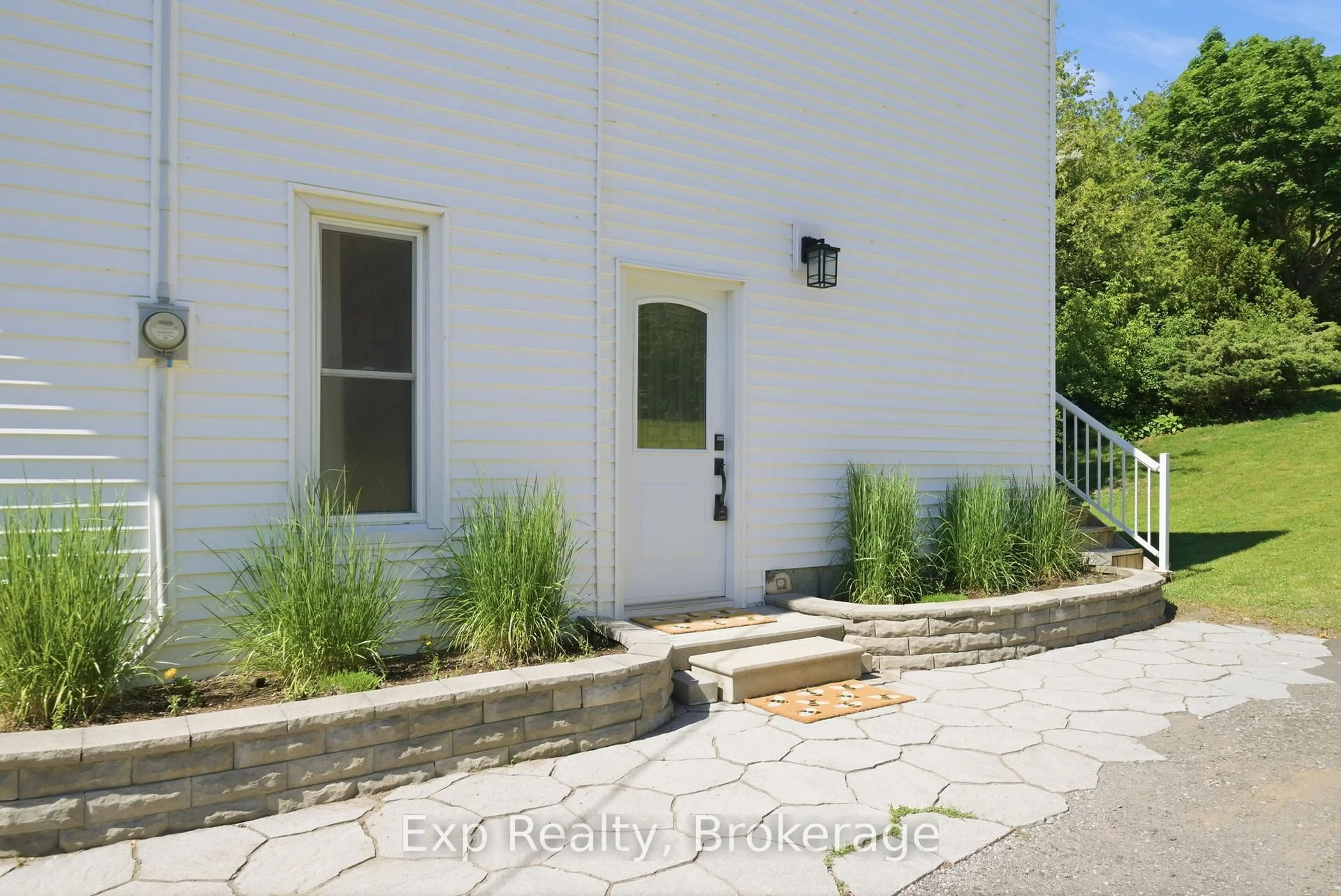 Indoor entryway for 48 Elgin St, Cramahe Ontario K0K 1S0