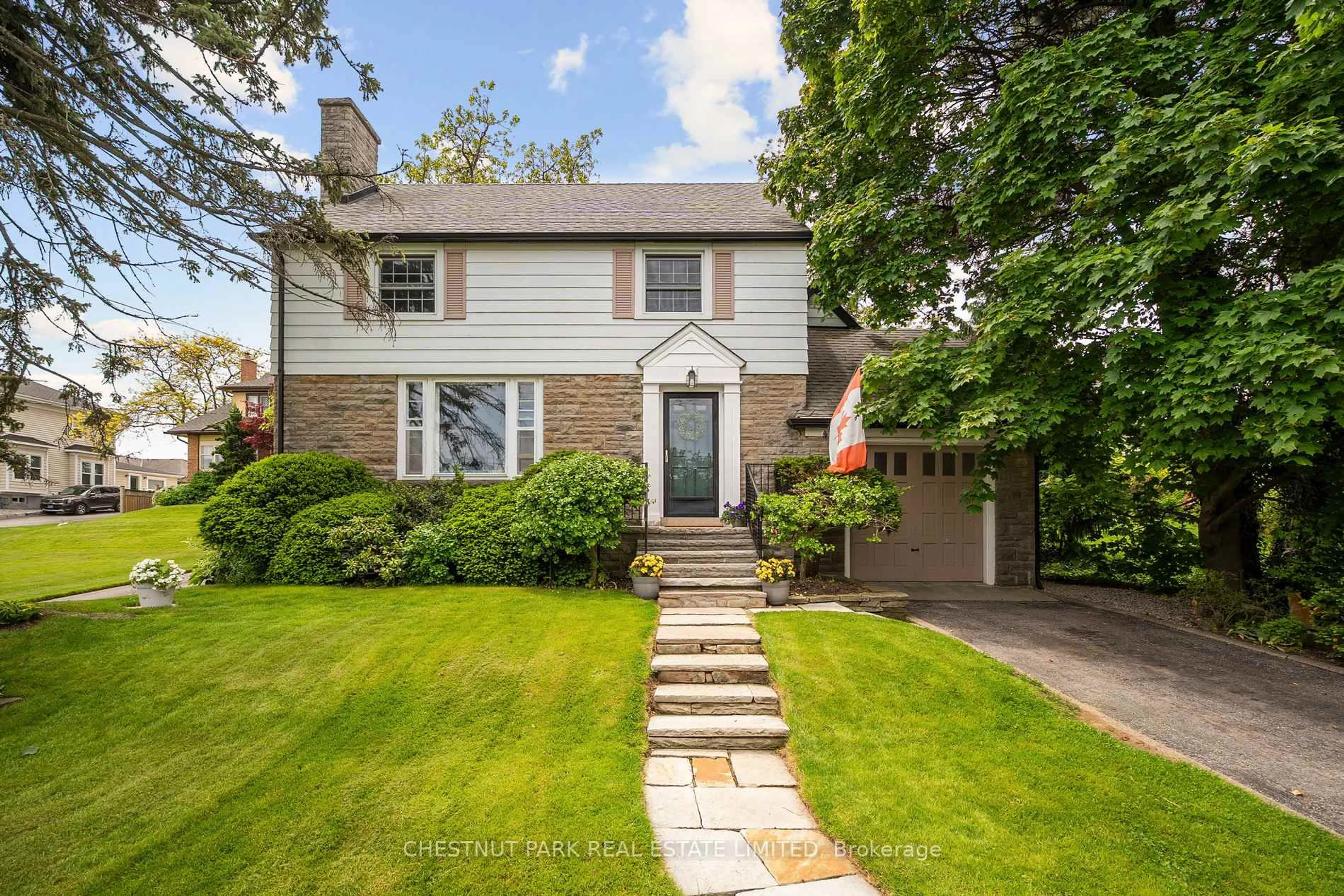 Home with brick exterior material, street for 5170 King St, Lincoln Ontario L3J 0H5