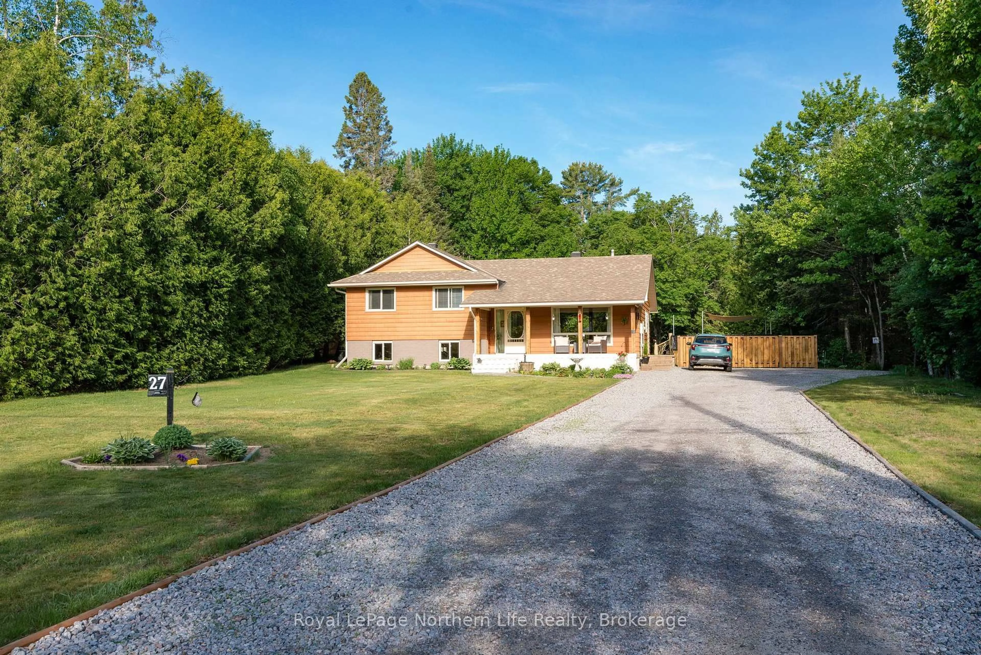 A pic from outside/outdoor area/front of a property/back of a property/a pic from drone, street for 27 Little Down Lane, North Bay Ontario P1B 8G2