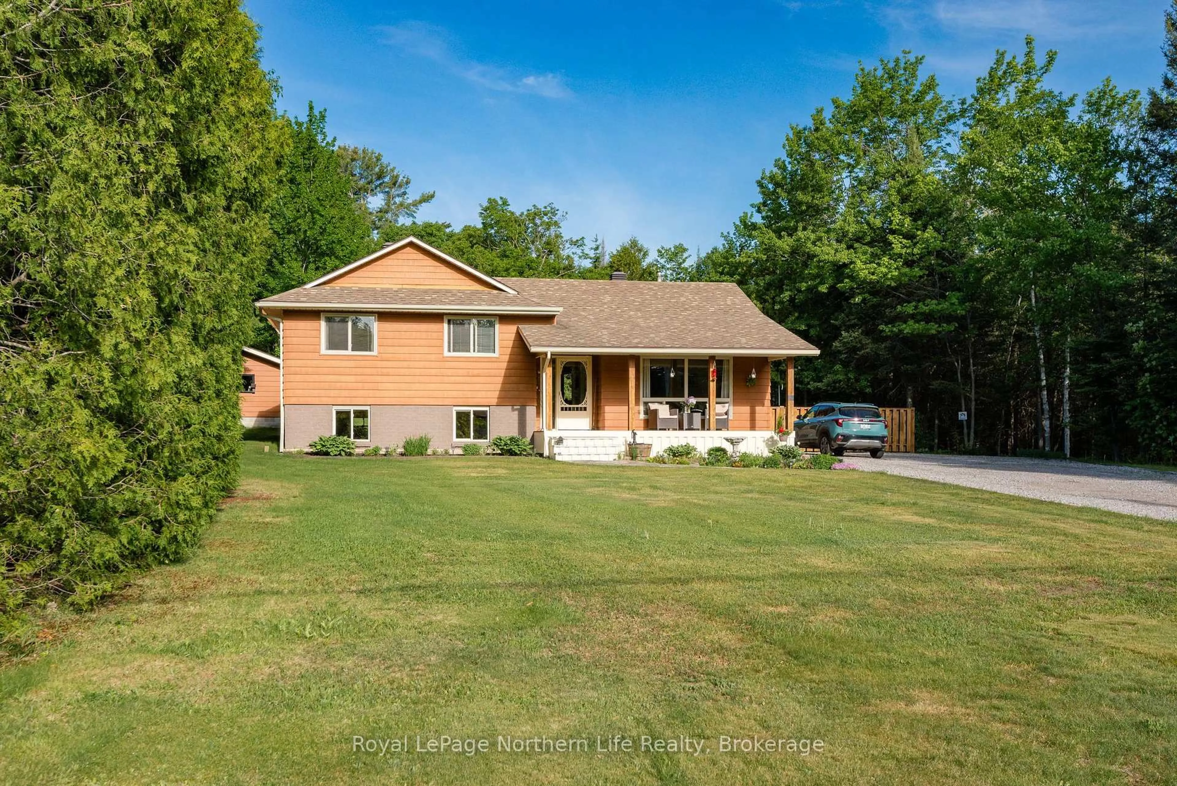 A pic from outside/outdoor area/front of a property/back of a property/a pic from drone, street for 27 Little Down Lane, North Bay Ontario P1B 8G2