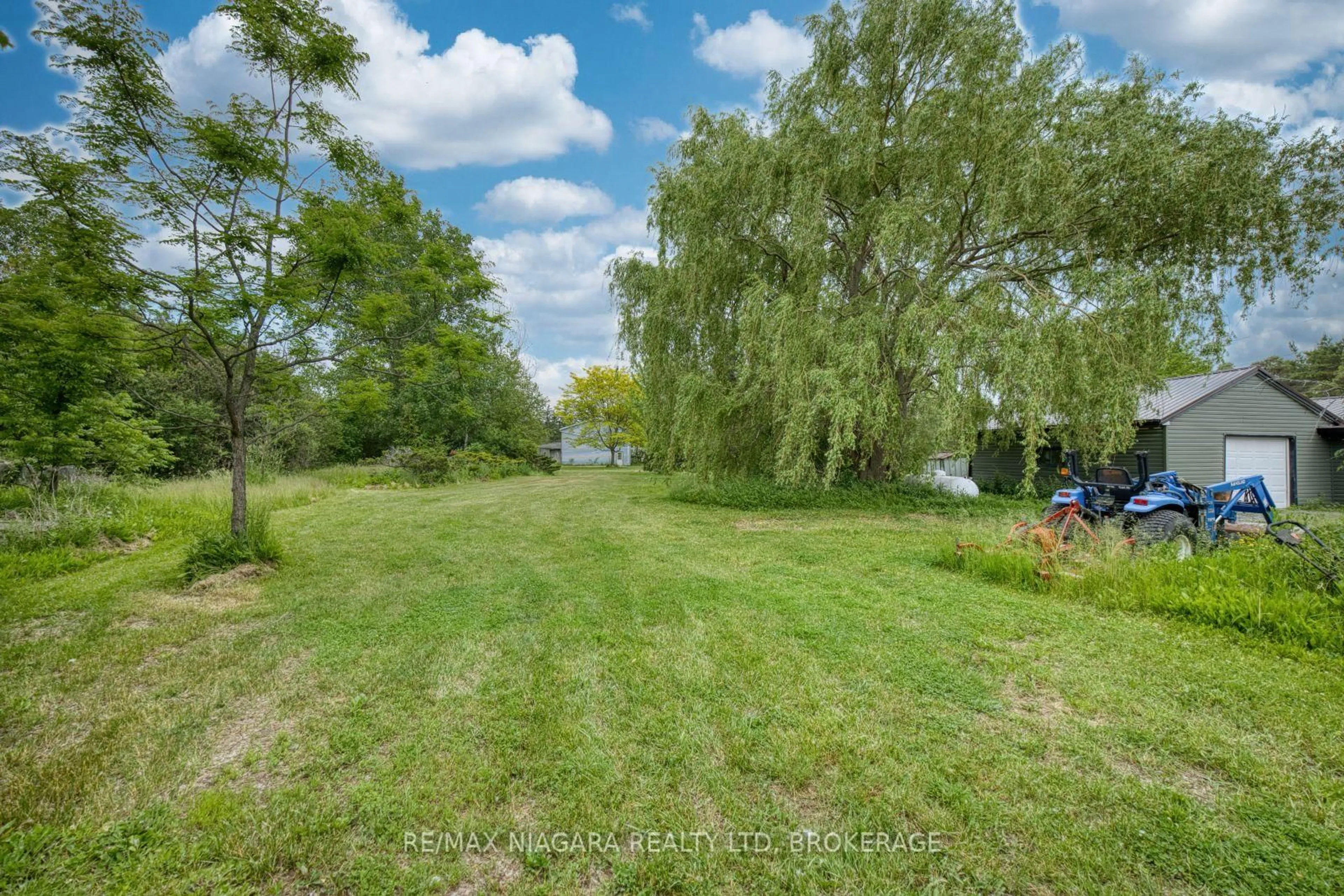 A pic from outside/outdoor area/front of a property/back of a property/a pic from drone, water/lake/river/ocean view for 1674 Ridgemount Rd, Fort Erie Ontario L0S 1N0