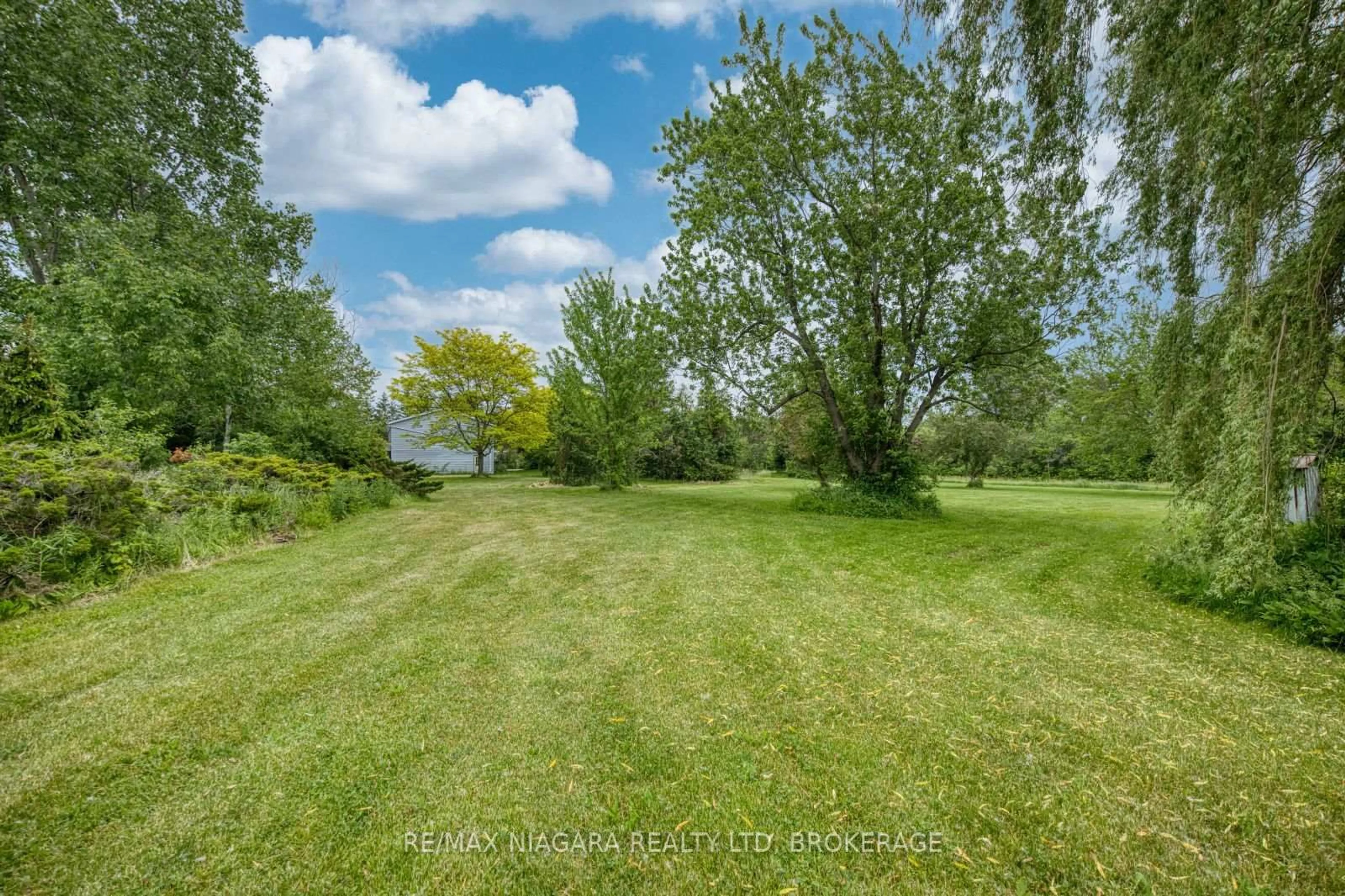 A pic from outside/outdoor area/front of a property/back of a property/a pic from drone, water/lake/river/ocean view for 1674 Ridgemount Rd, Fort Erie Ontario L0S 1N0