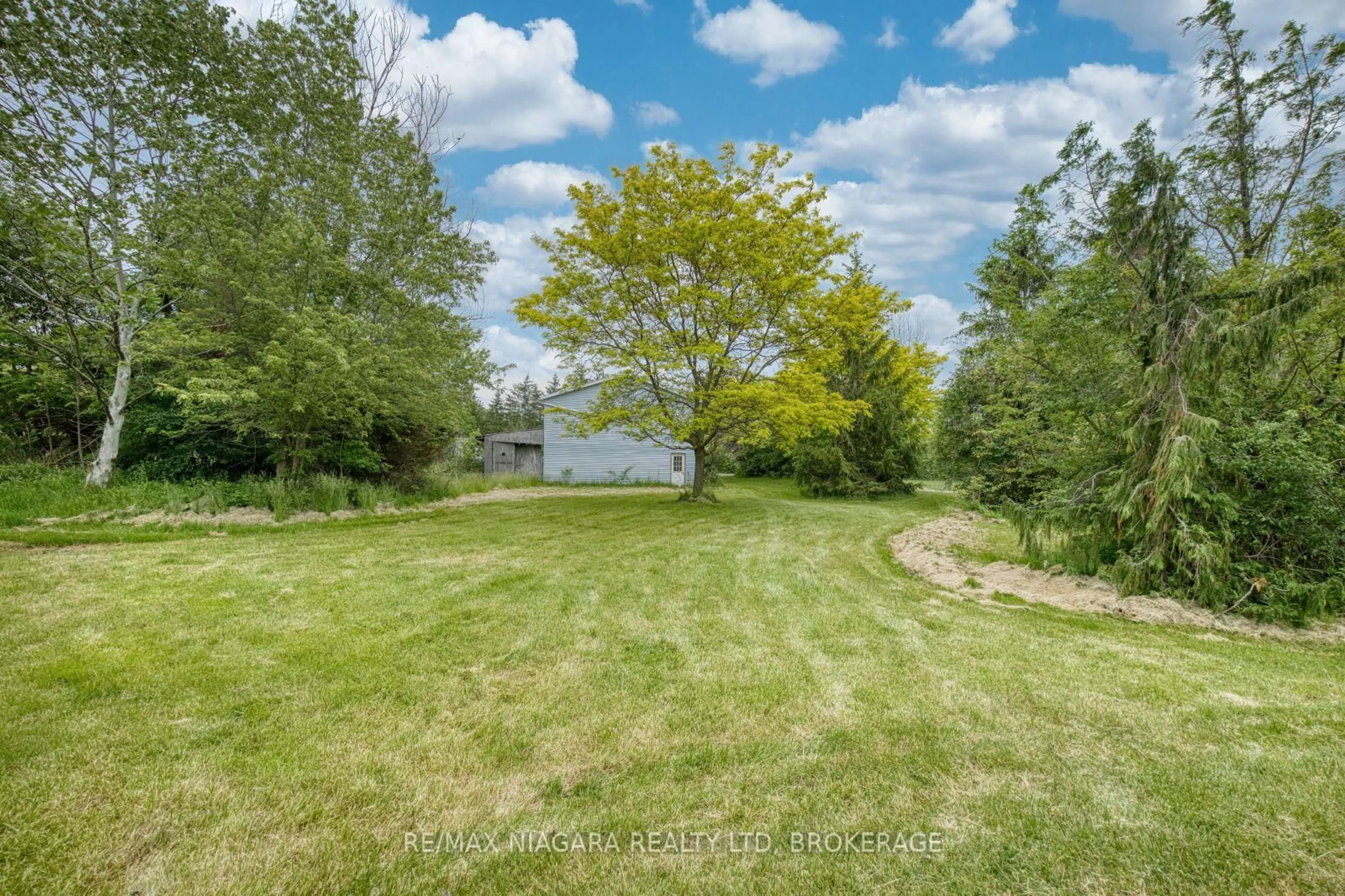 A pic from outside/outdoor area/front of a property/back of a property/a pic from drone, water/lake/river/ocean view for 1674 Ridgemount Rd, Fort Erie Ontario L0S 1N0