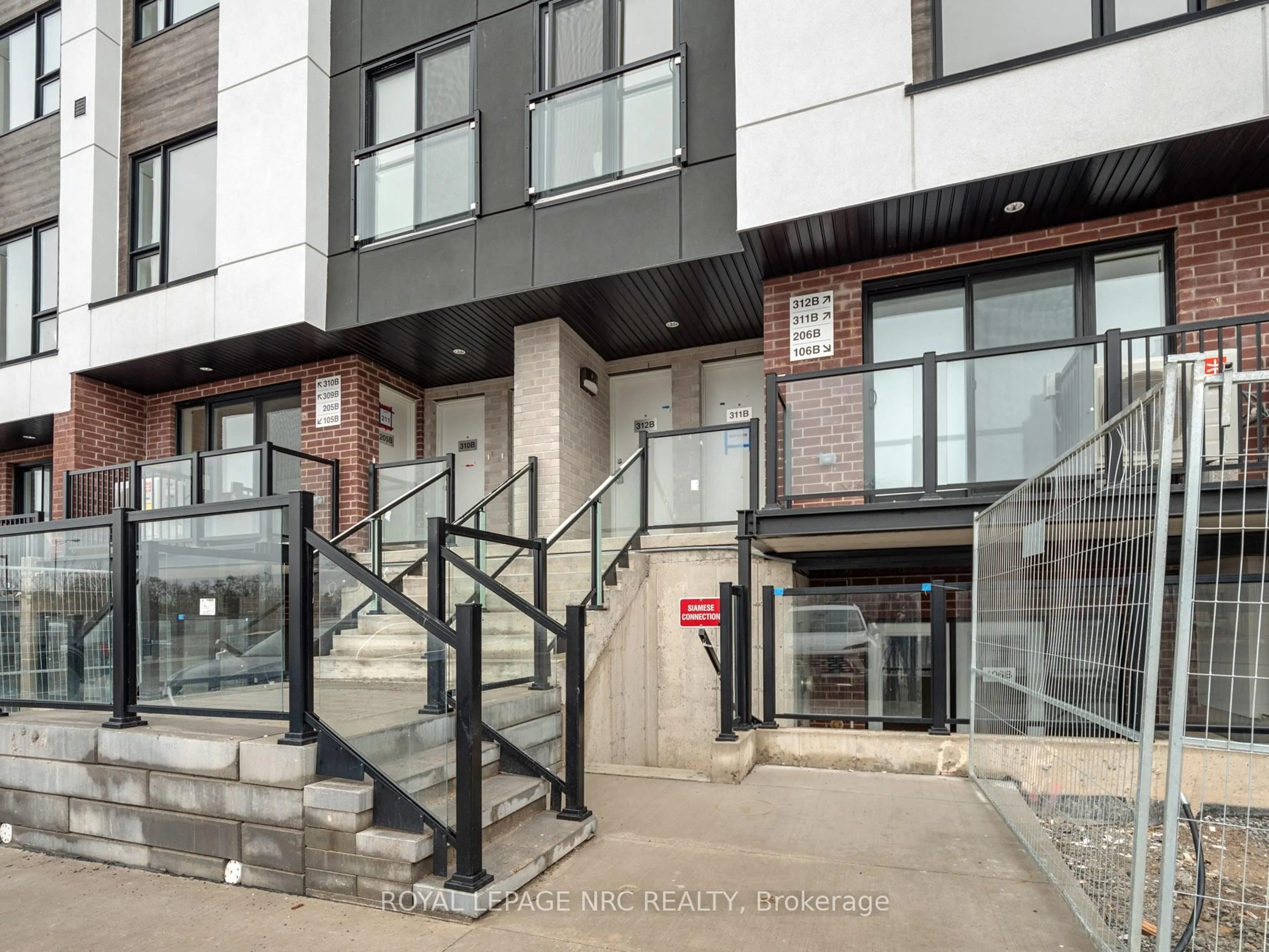 Indoor foyer for 16 Melbourne Ave #312B, St. Catharines Ontario L2P 2N2