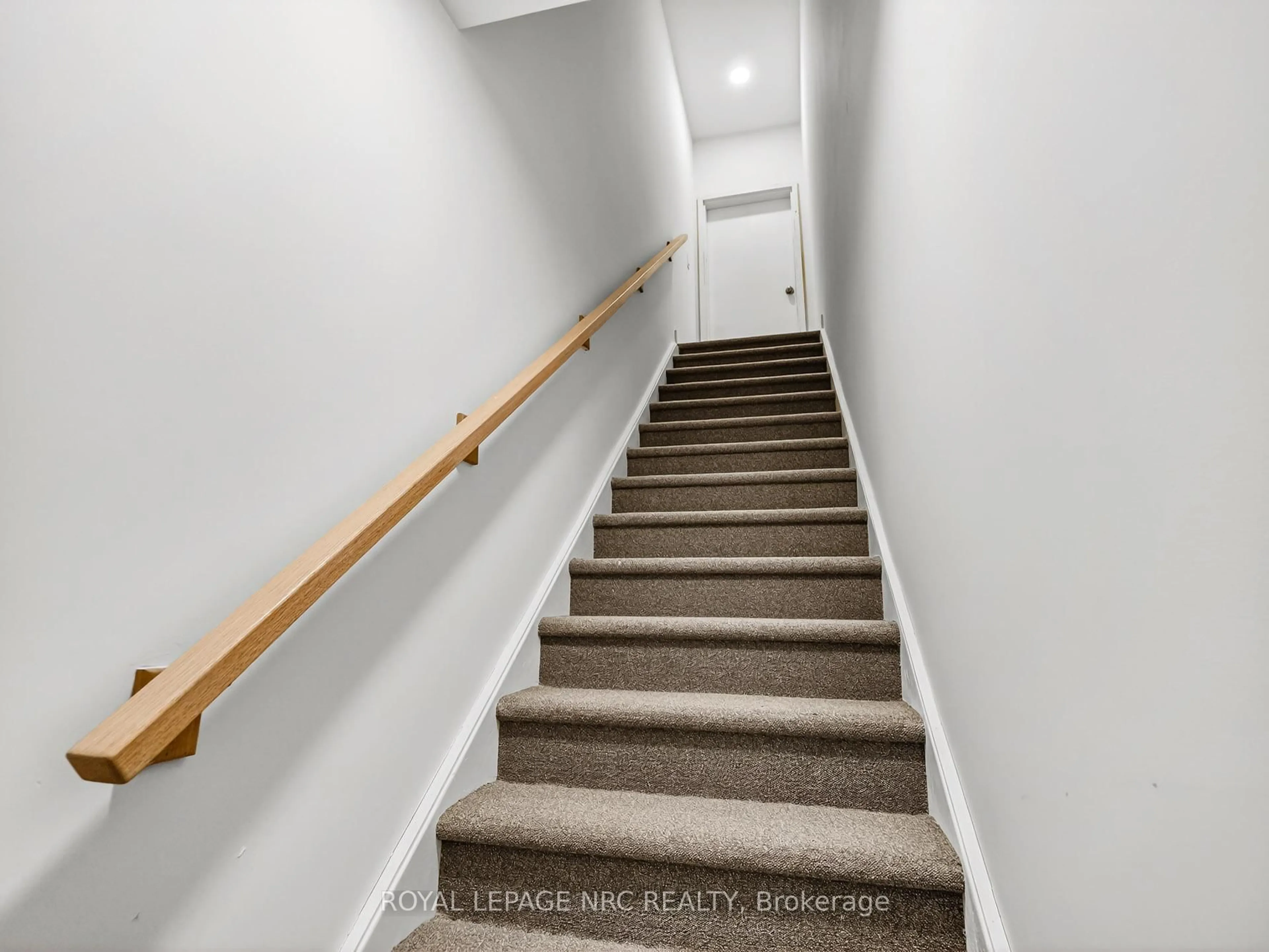 Stairs for 16 Melbourne Ave #312B, St. Catharines Ontario L2P 2N2