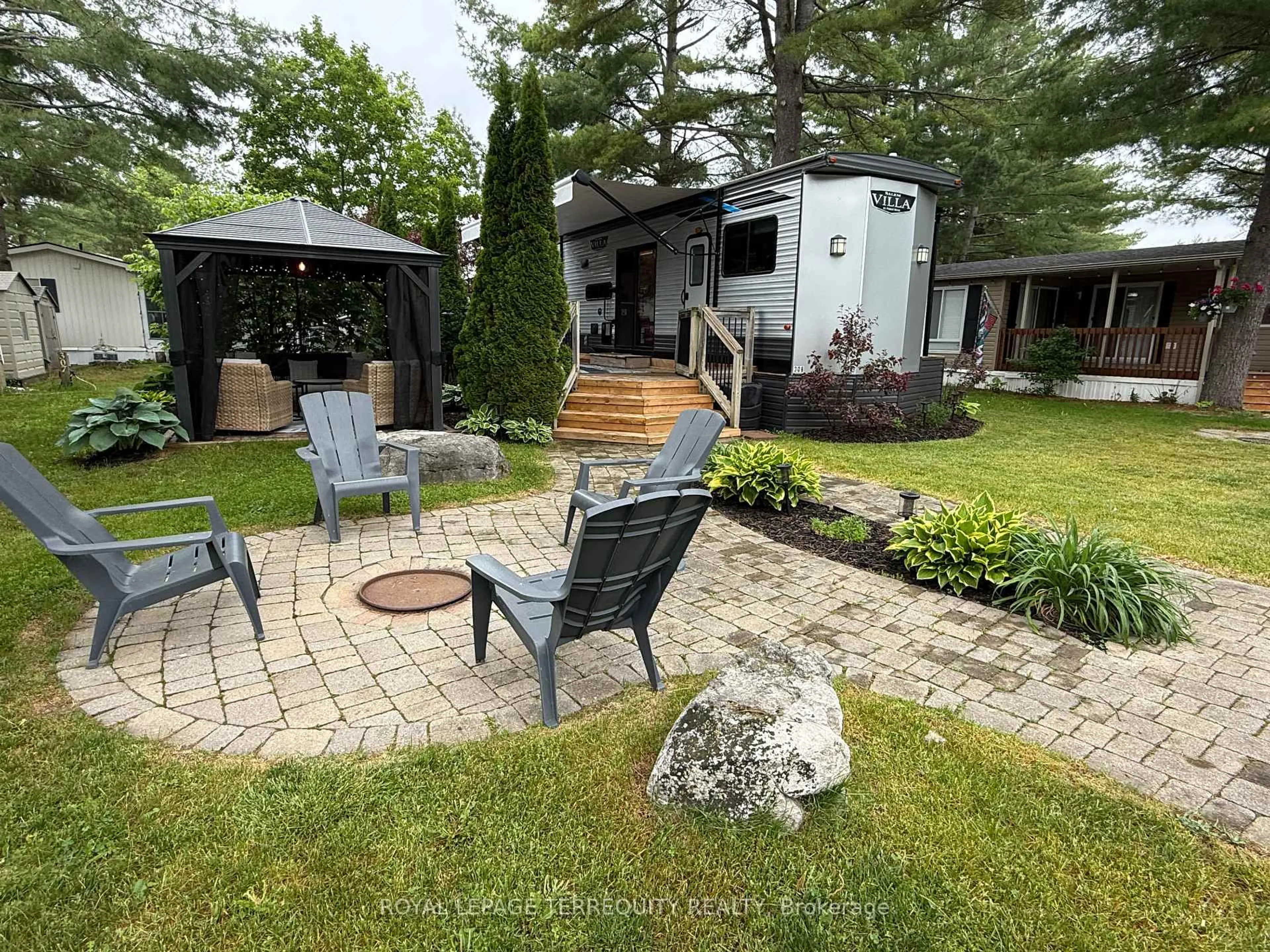 Patio, unknown for 308 Rockview, Selwyn Ontario K0L 2H0