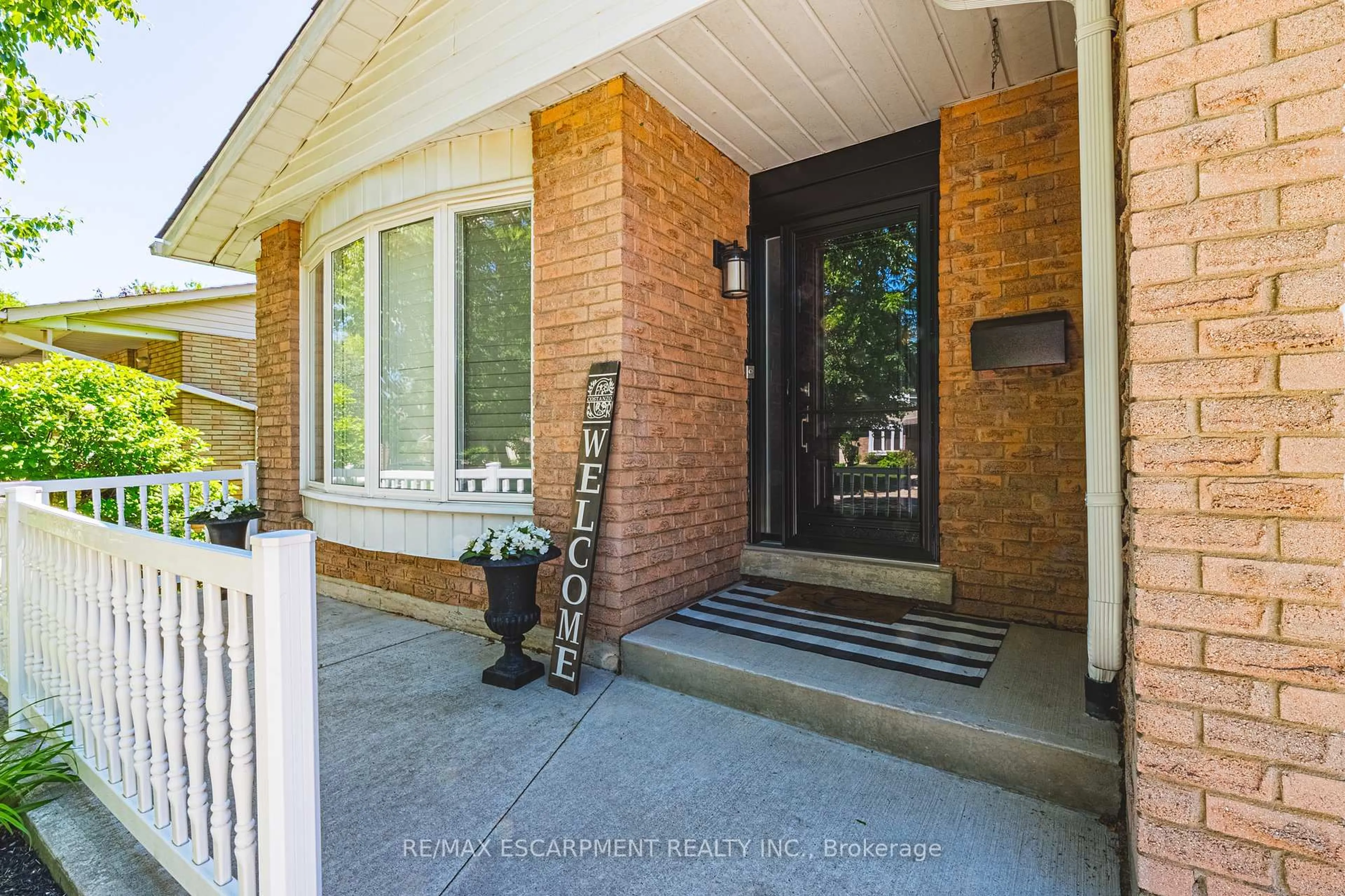 Home with brick exterior material, street for 32 Ainsworth St, Hamilton Ontario L8J 1T1