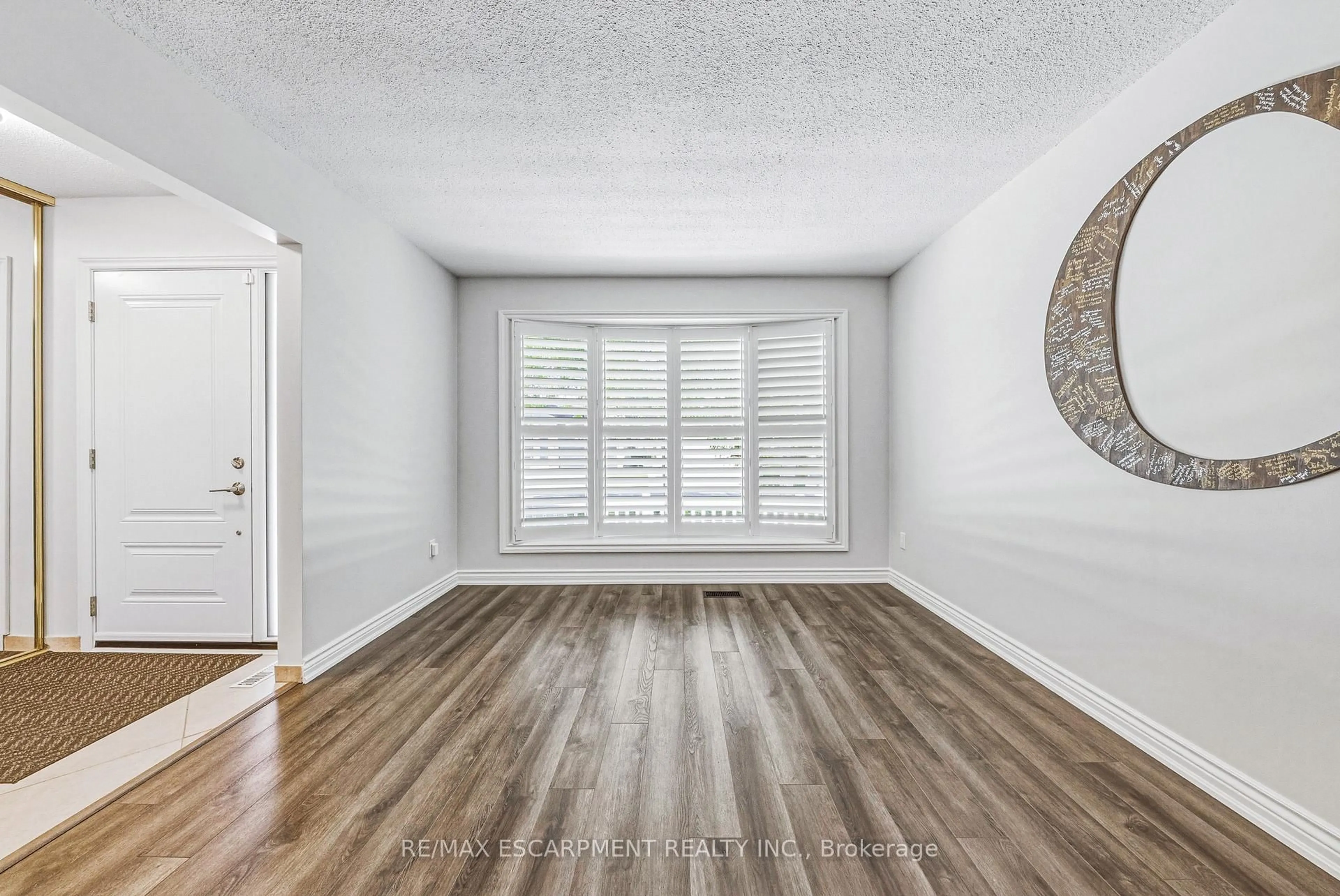 A pic of a room for 32 Ainsworth St, Hamilton Ontario L8J 1T1