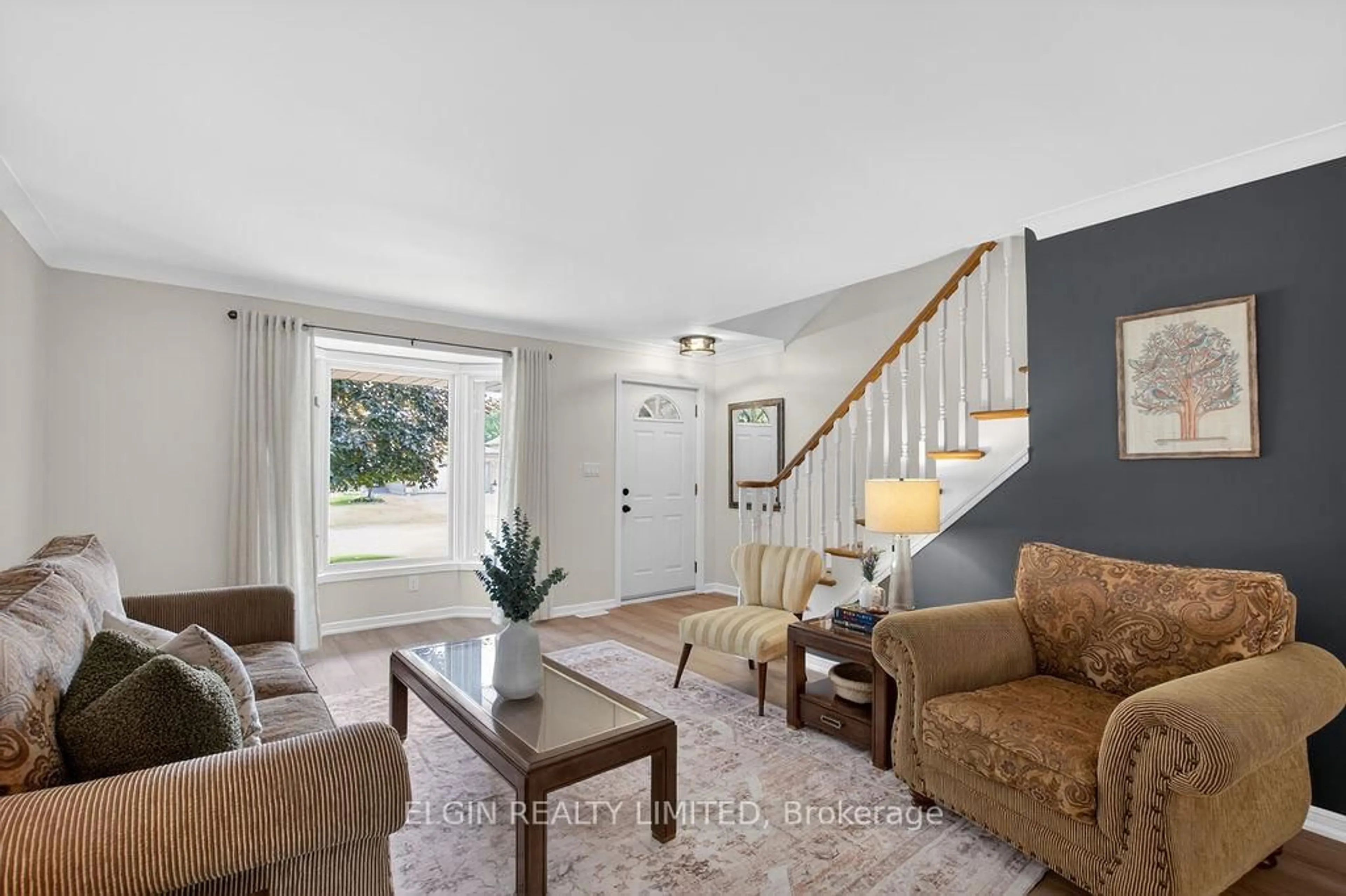 Living room with furniture, unknown for 29 Trevithick Terr, St. Thomas Ontario N5R 5Y6