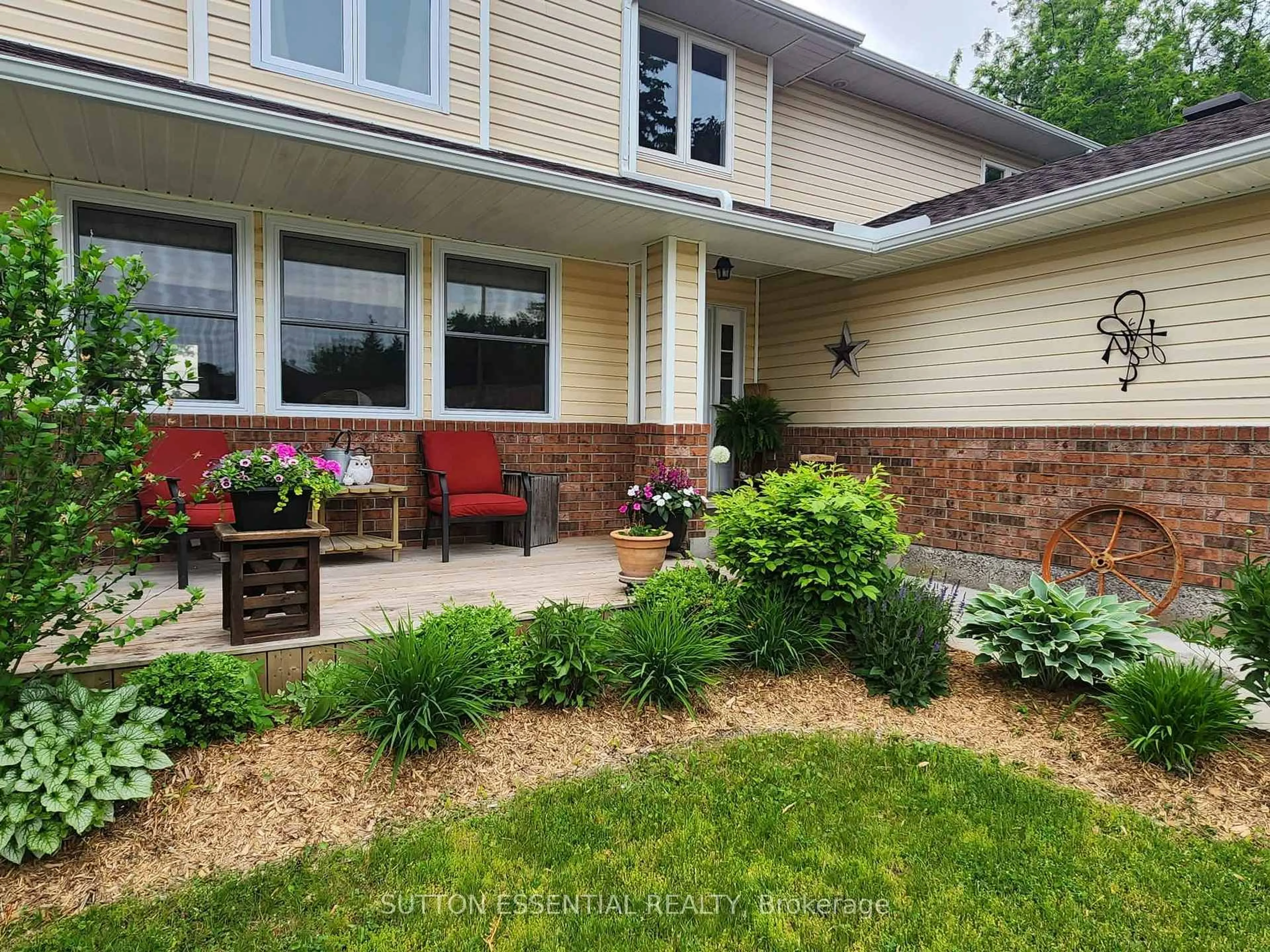 Home with brick exterior material, street for 136 Margaret Pl, Brockville Ontario K6V 6Y6